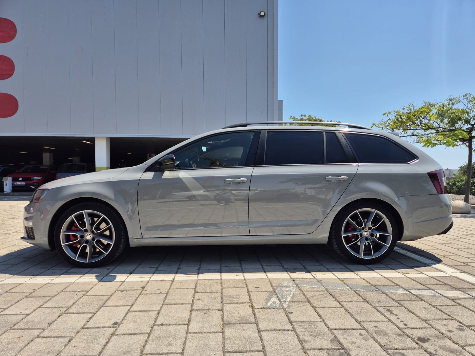 Škoda Octavia Combi vRS 2.0 TDI DSG – Nardo Grey – 211 KS – Top stanje, fotografija 4