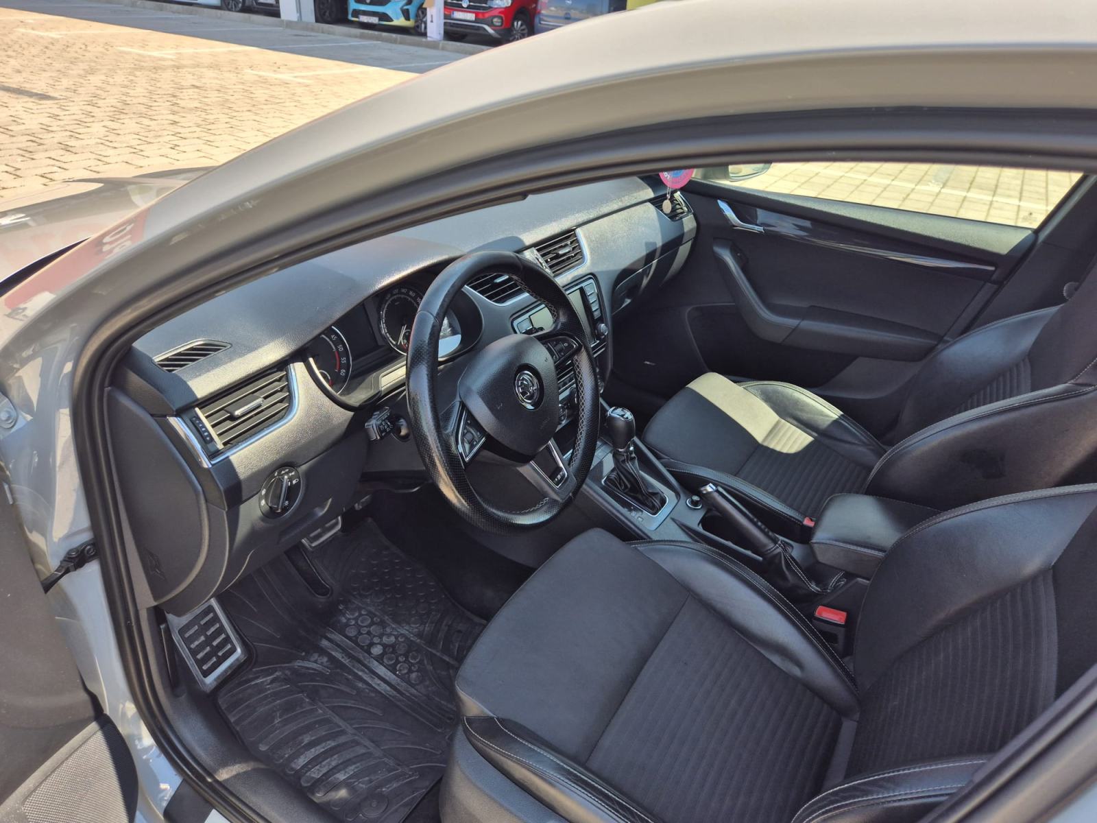 Škoda Octavia Combi vRS 2.0 TDI DSG – Nardo Grey – 211 KS – Top stanje, fotografija 5