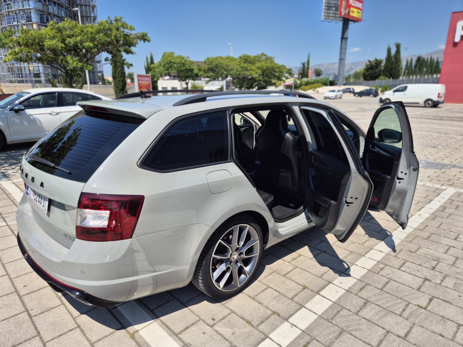 Škoda Octavia Combi vRS 2.0 TDI DSG – Nardo Grey – 211 KS – Top stanje, fotografija 9