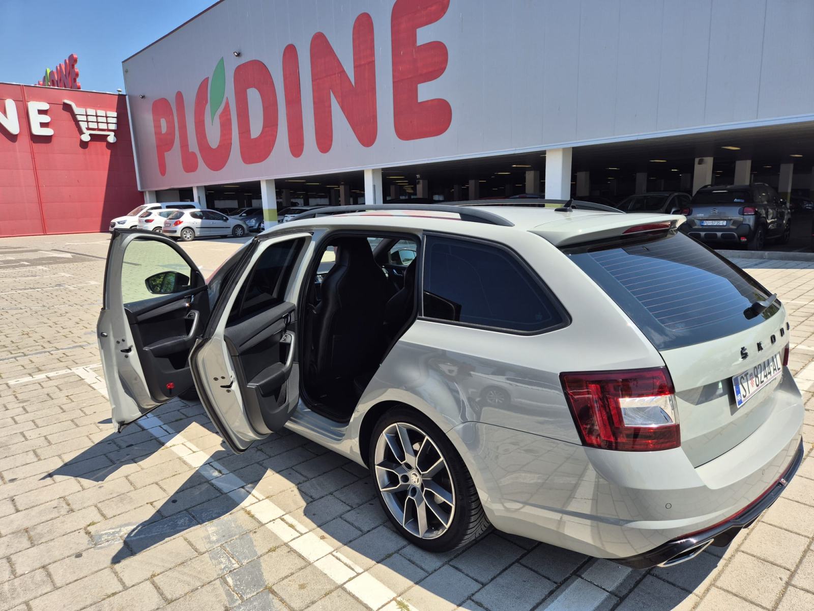 Škoda Octavia Combi vRS 2.0 TDI DSG – Nardo Grey – 211 KS – Top stanje, fotografija 6