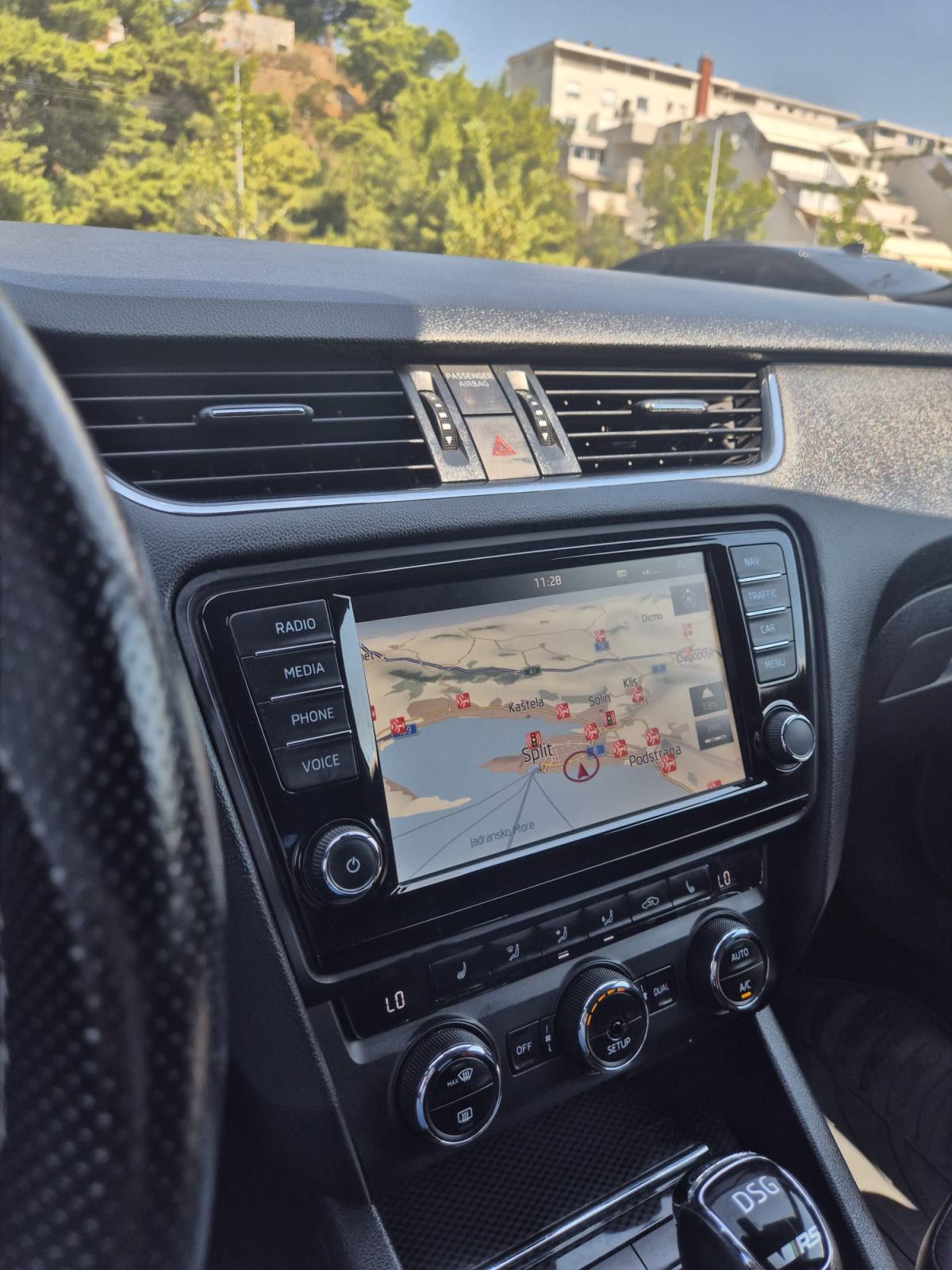 Škoda Octavia Combi vRS 2.0 TDI DSG – Nardo Grey – 211 KS – Top stanje, fotografija 15