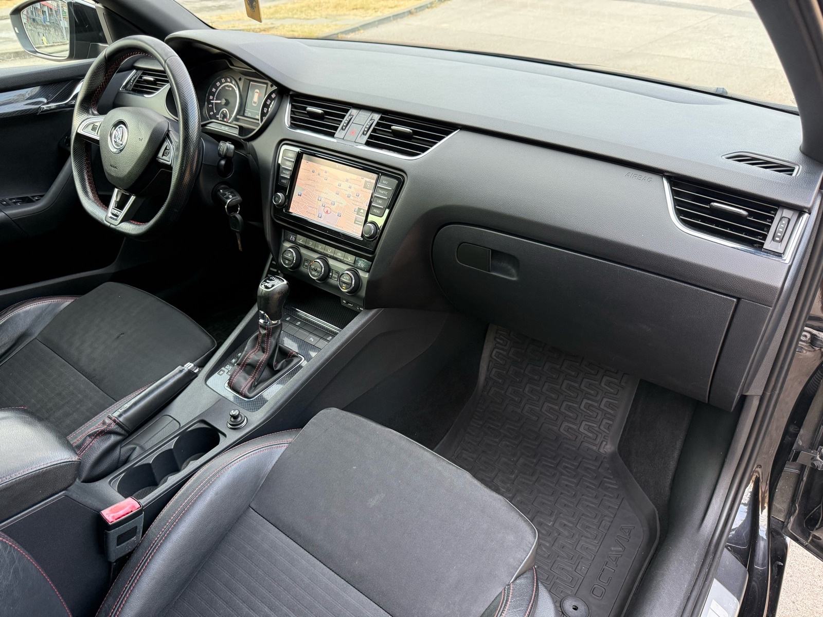 Škoda Octavia Combi vRS*AUTOMATIK*NAVI*19”, fotografija 17