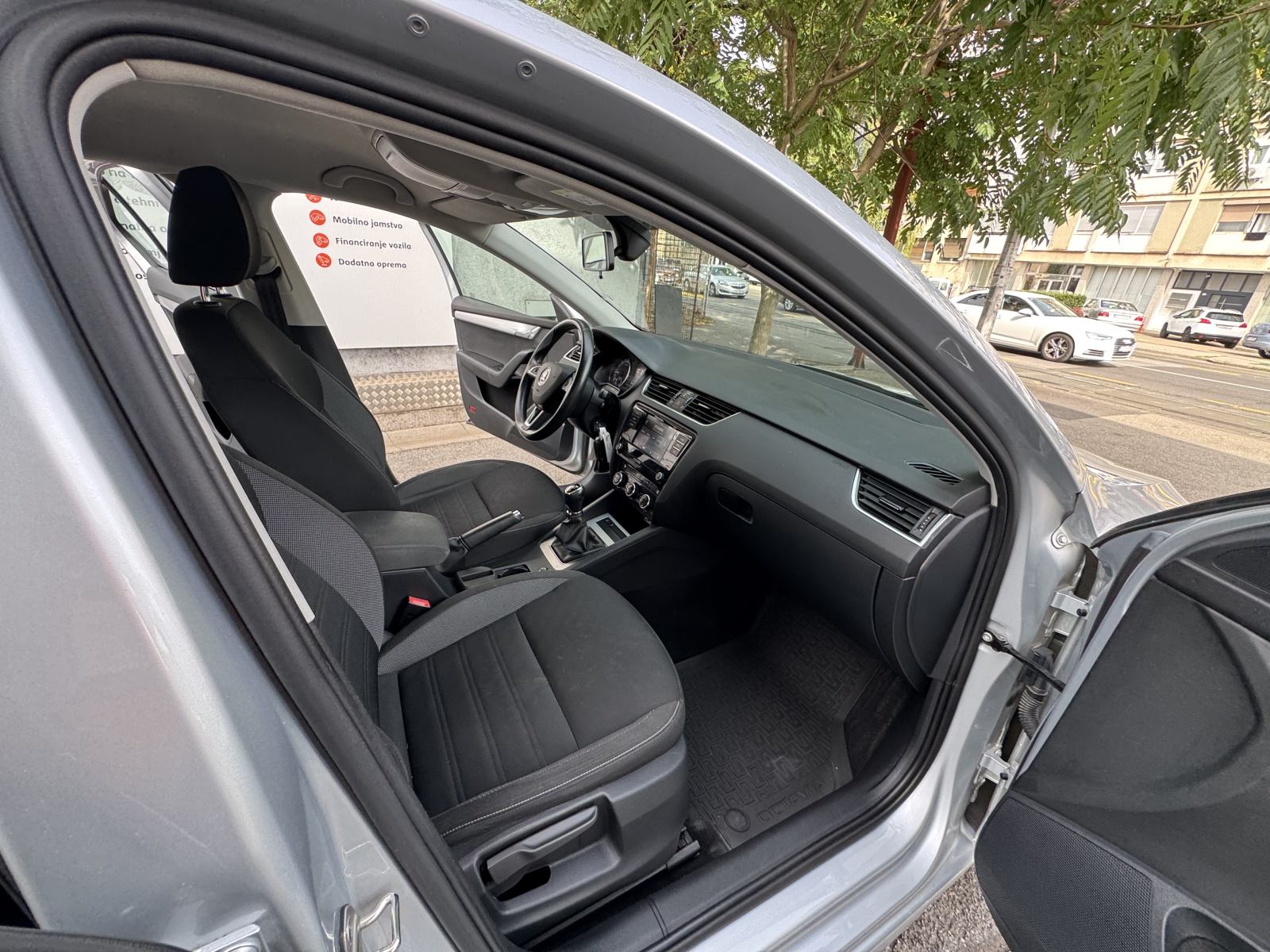 ŠKODA OCTAVIA Edition 1.6 TDI, fotografija 4