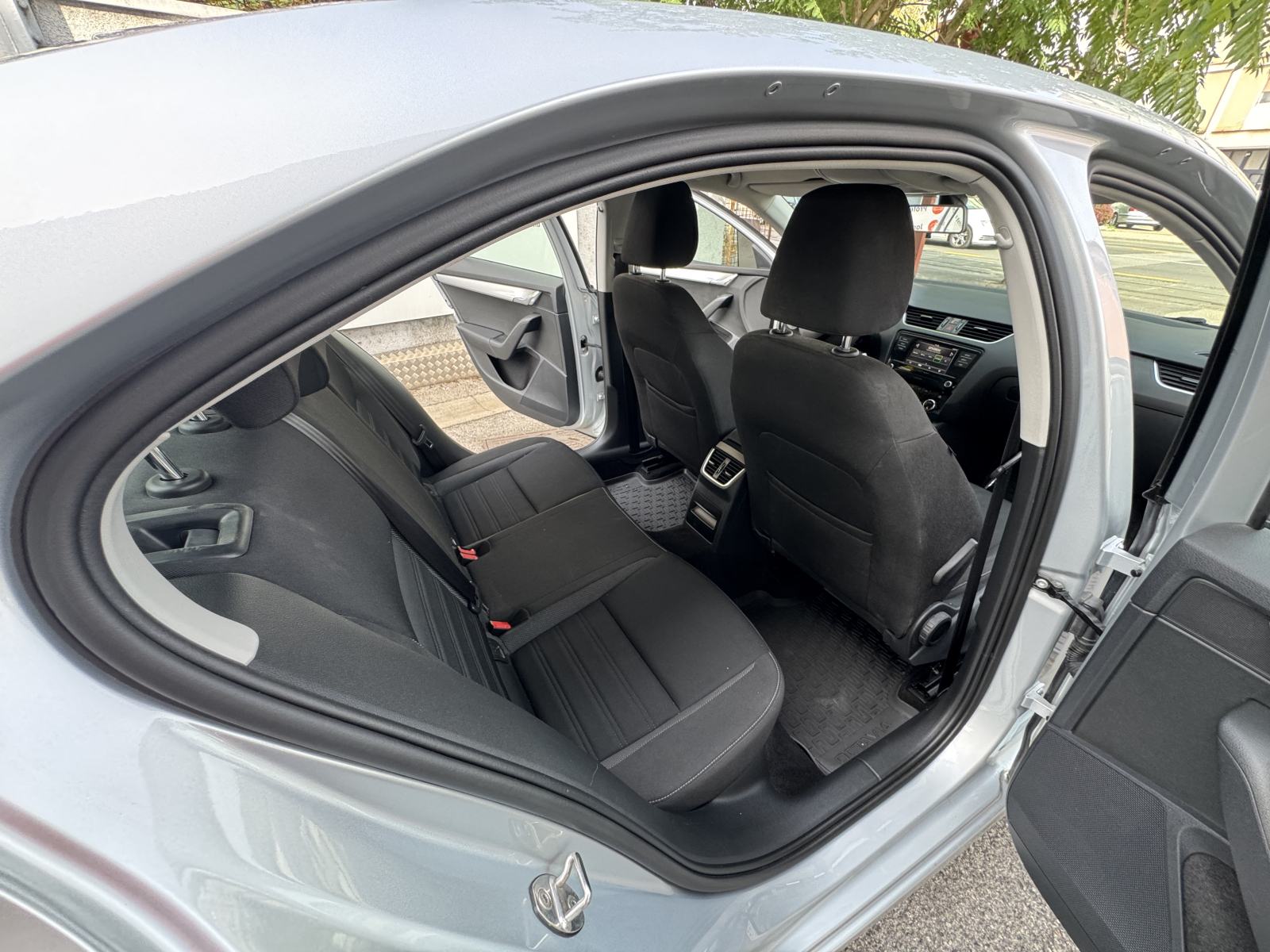 ŠKODA OCTAVIA Edition 1.6 TDI, fotografija 7