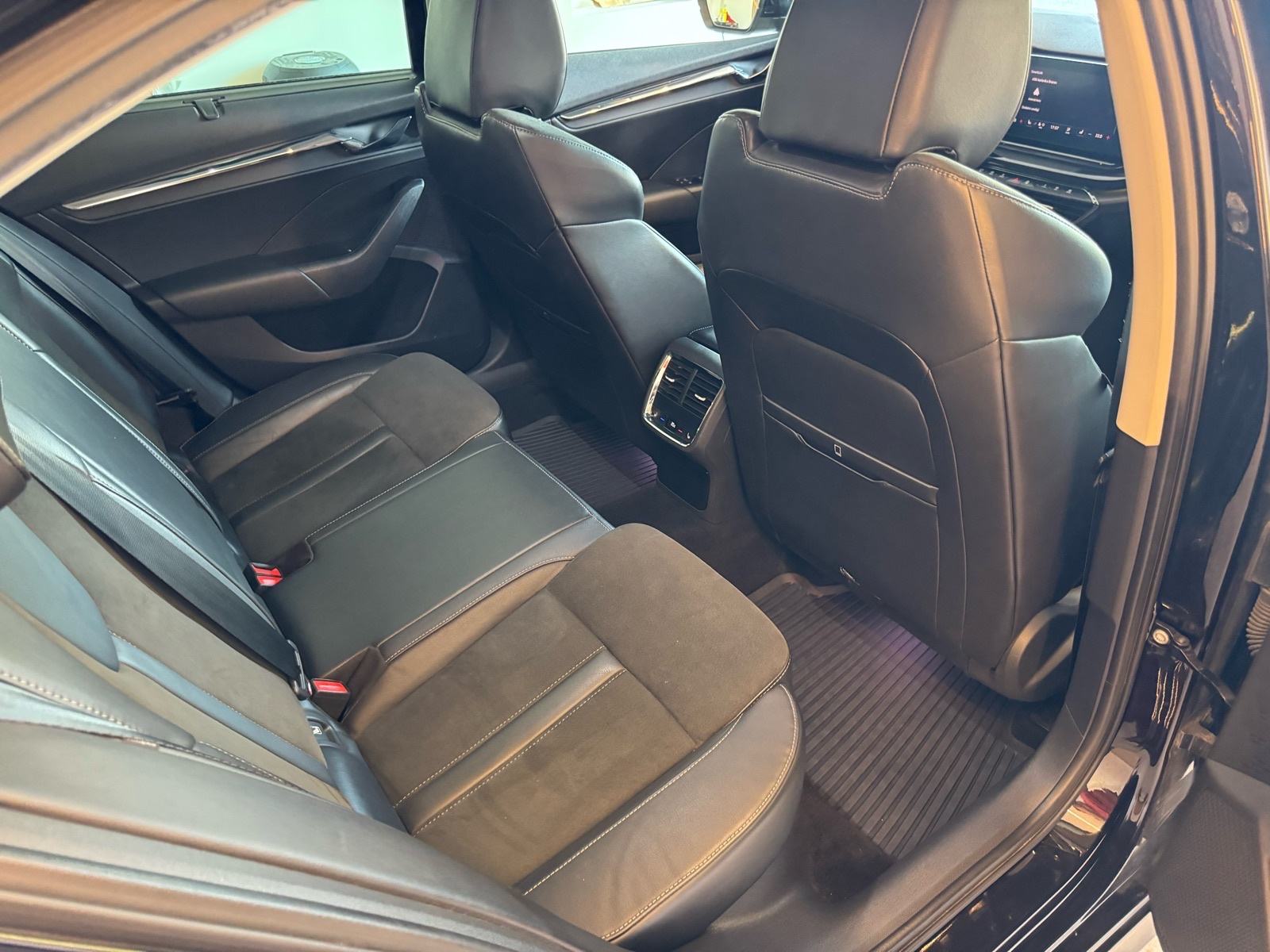 Škoda Octavia Lim. 2,0 TDI DSG Style 150 KS ;Matrix; Navi; Kamera, fotografija 10