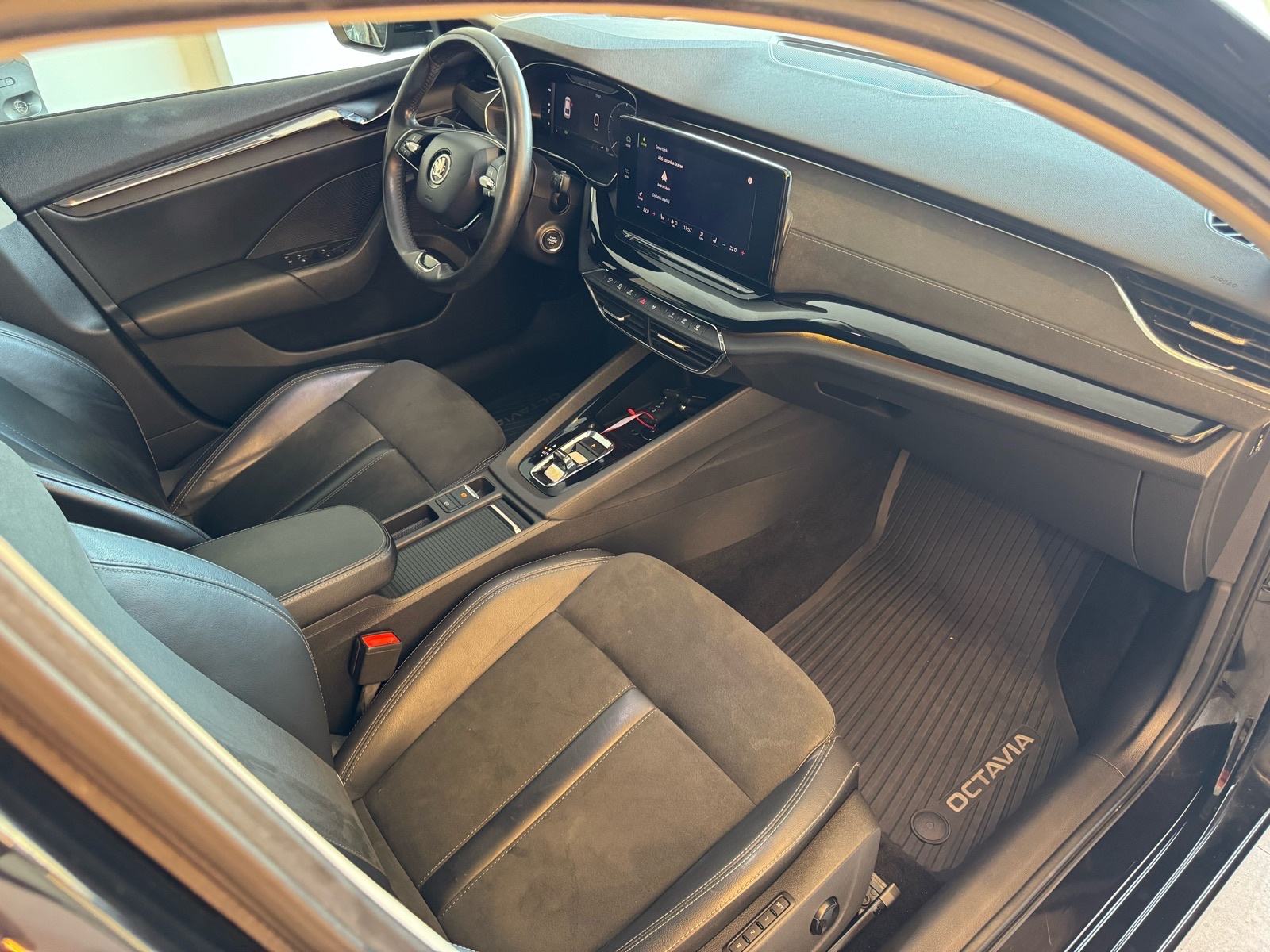 Škoda Octavia Lim. 2,0 TDI DSG Style 150 KS ;Matrix; Navi; Kamera, fotografija 12