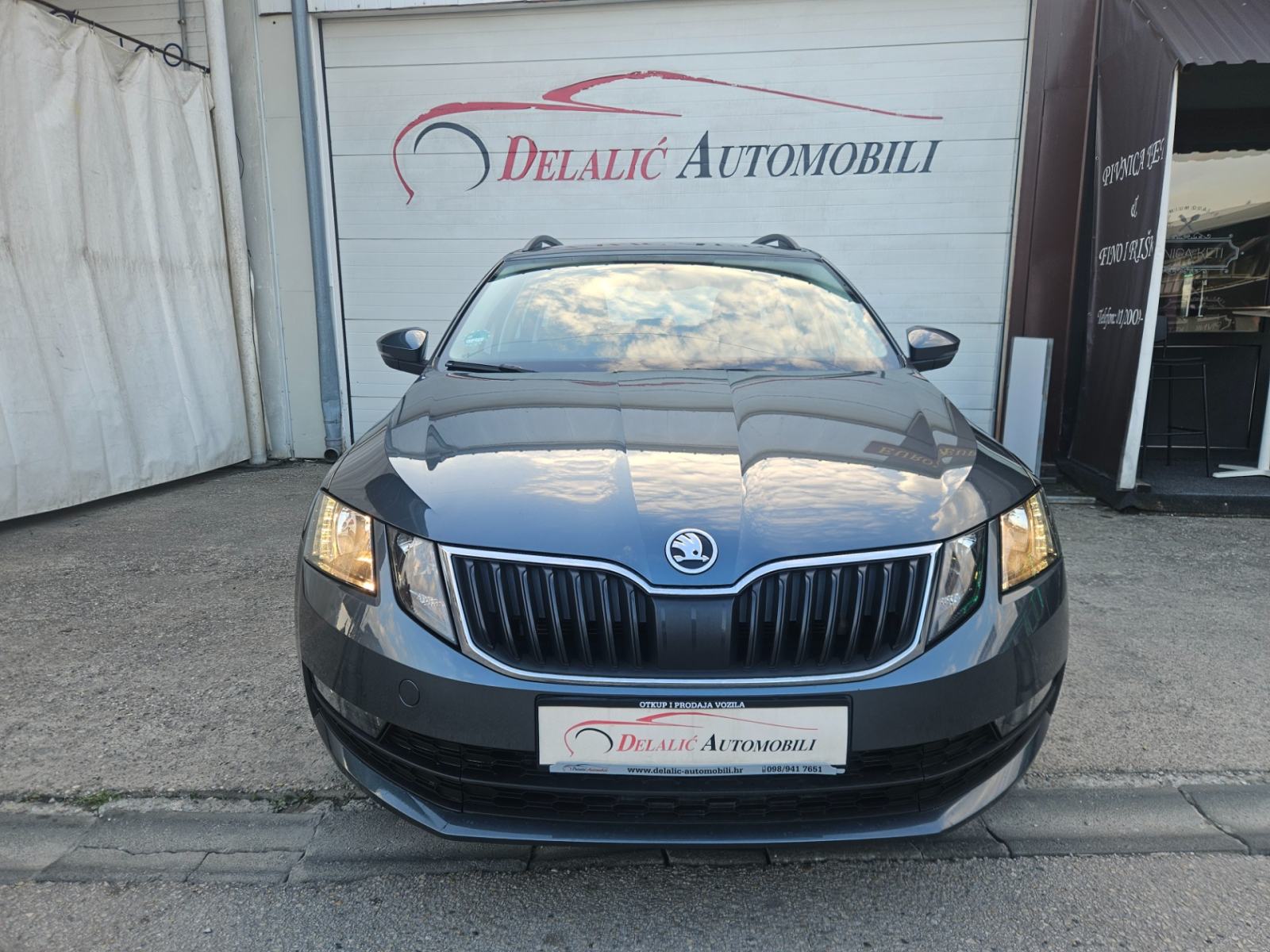 Škoda Octavia Combi 1,6 TDI Style,159000 km,1.god.reg.,ODLIČNO STANJE!, pogled izvana - slika 3