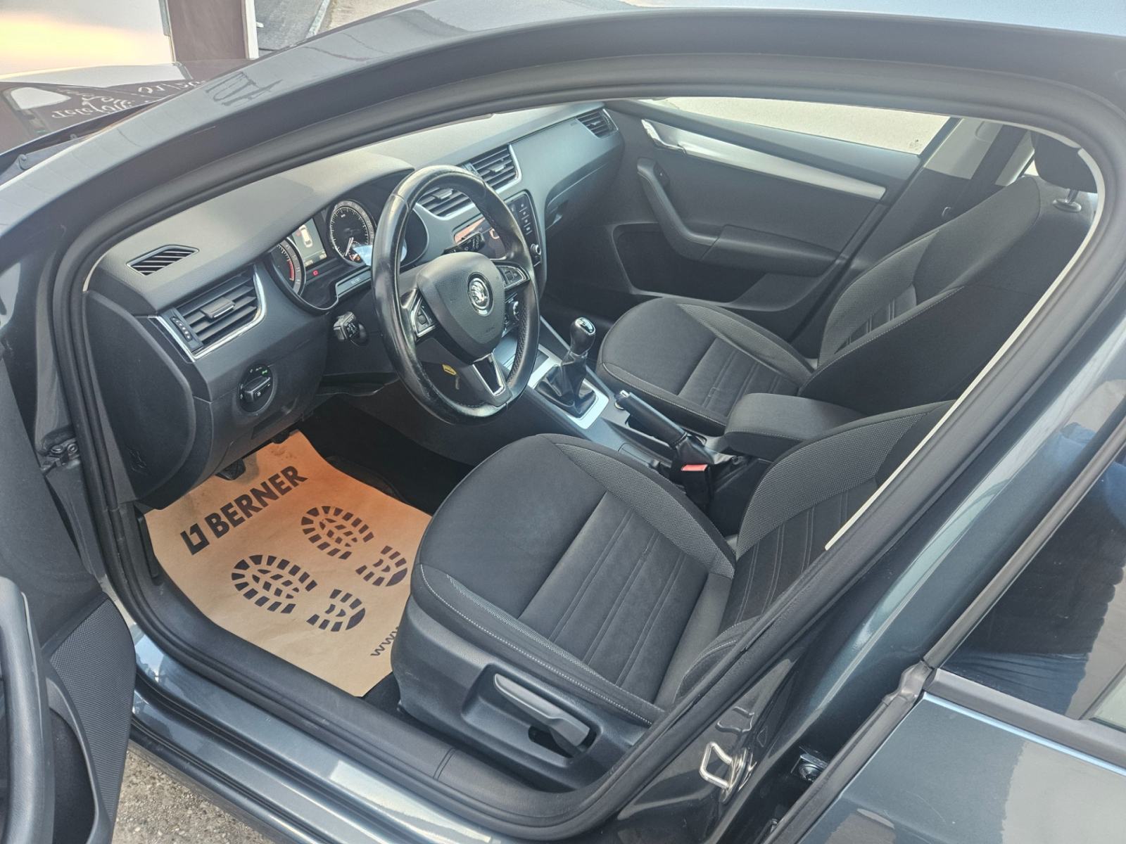 Škoda Octavia Combi 1,6 TDI Style,159000 km,1.god.reg.,ODLIČNO STANJE!, fotografija 7