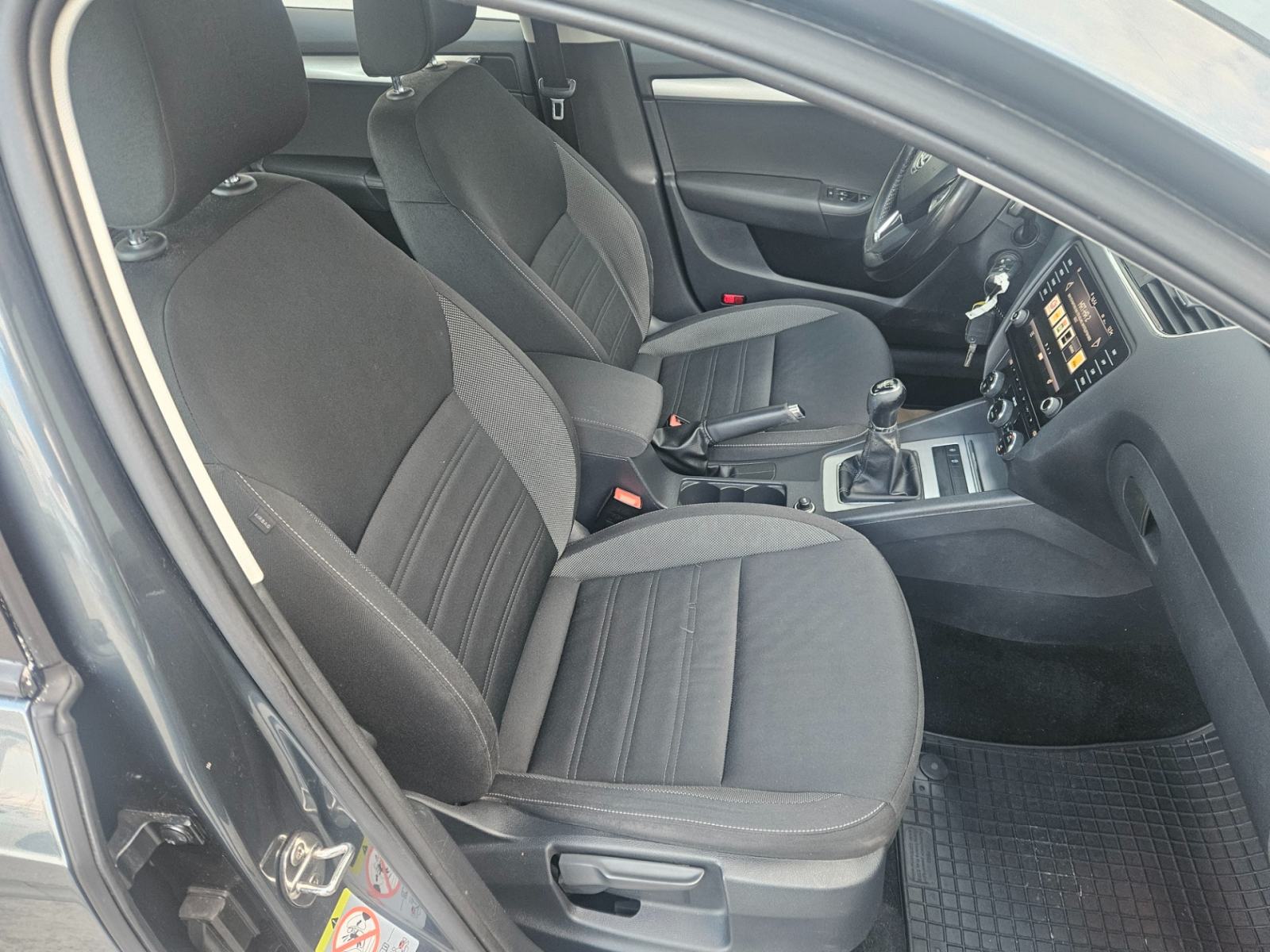 Škoda Octavia Combi 1,6 TDI Style,159000 km,1.god.reg.,ODLIČNO STANJE!, fotografija 8