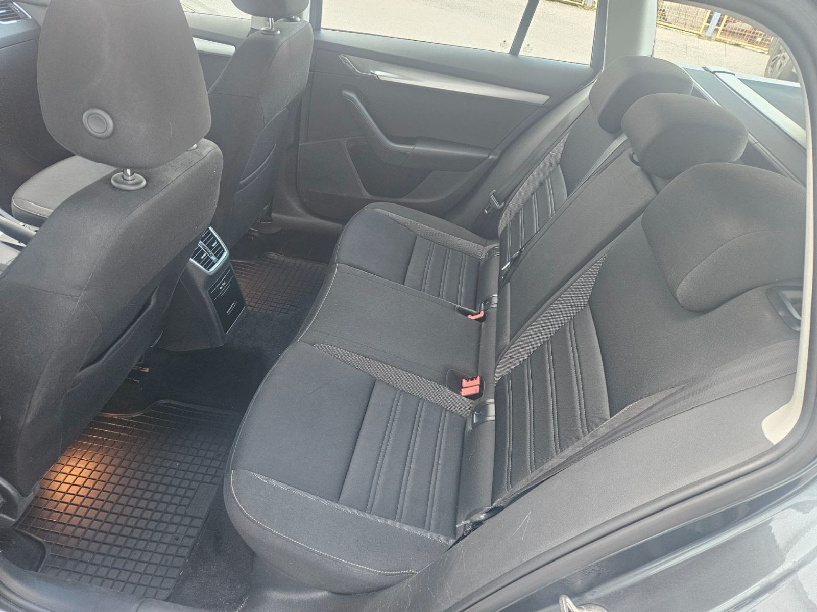 Škoda Octavia Combi 1,6 TDI Style,159000 km,1.god.reg.,ODLIČNO STANJE!, fotografija 12