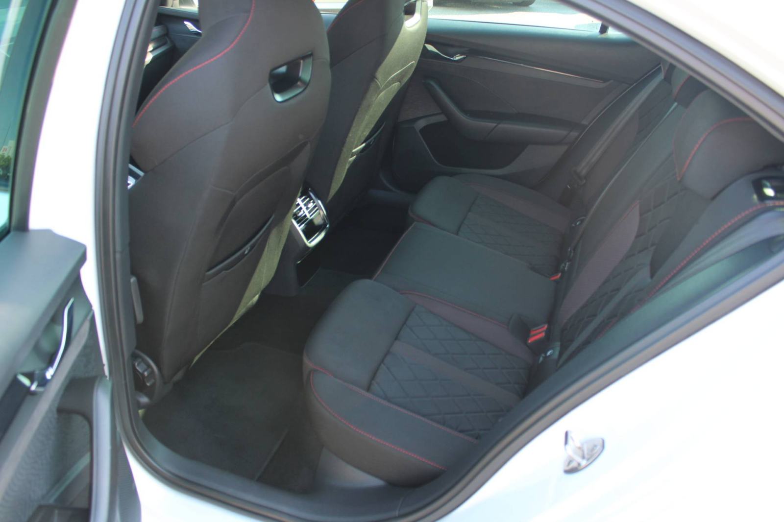 Škoda Octavia RS 1.4 TSi PHEV *LED, NAVIGACIJA, KAMERA*, fotografija 12