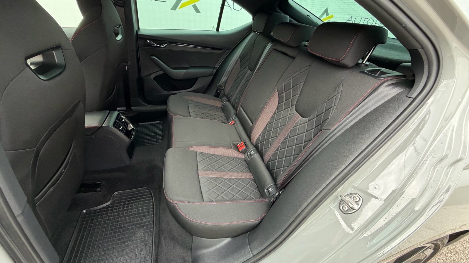 ŠKODA OCTAVIA RS 2.0 TSI DSG KAMERA KESSY NAVI MATRIX REGISTRIAN, fotografija 10