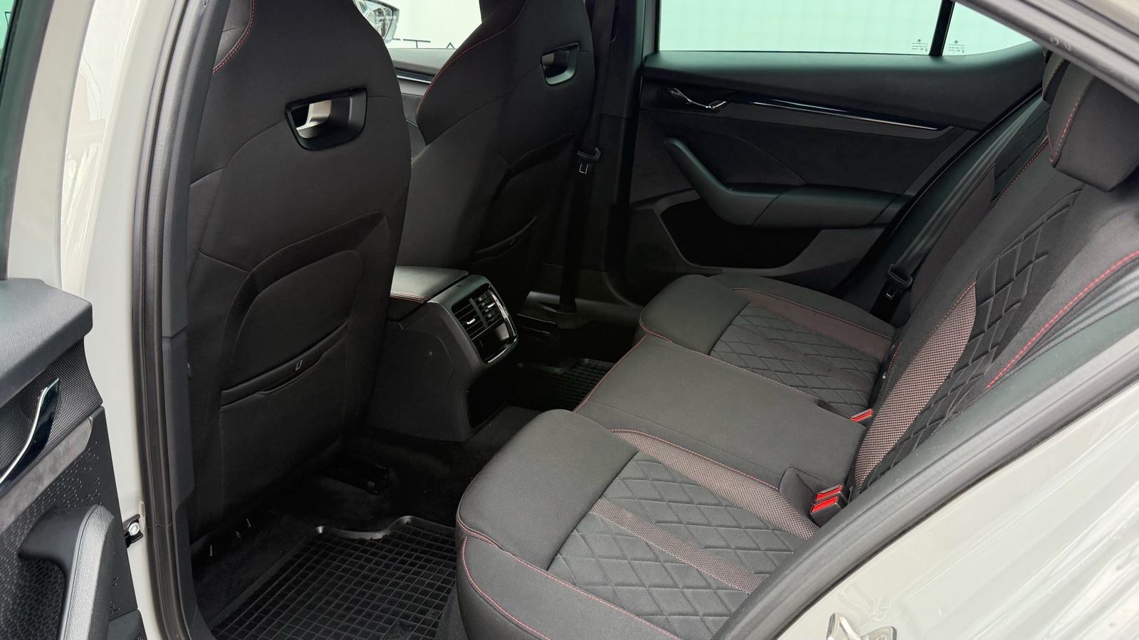 ŠKODA OCTAVIA RS 2.0 TSI DSG KAMERA KESSY NAVI MATRIX REGISTRIAN, fotografija 9
