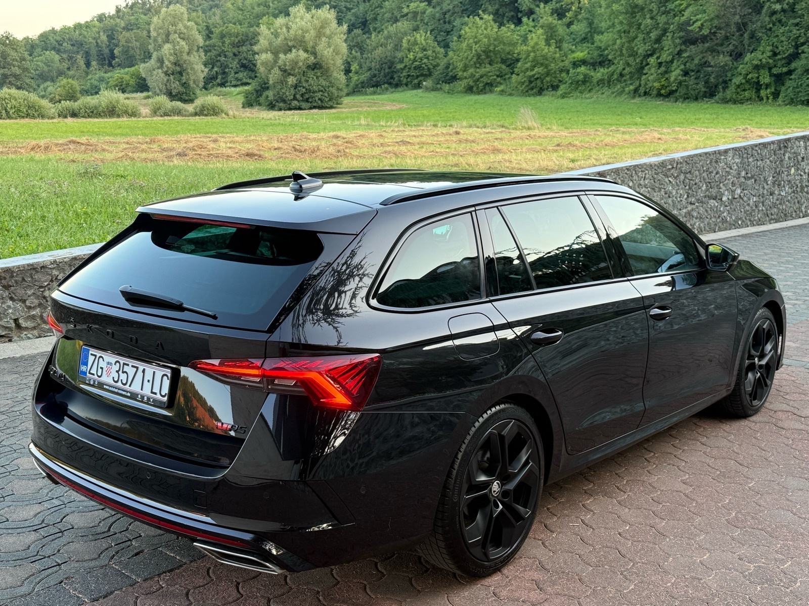 Škoda Octavia RS PLUS 2,0 TDI DSG, PANORAMA, REGISTRIRAN, NAVI, fotografija 5