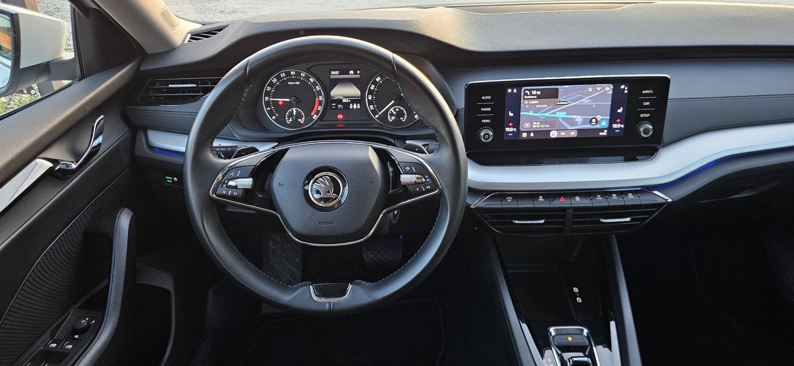 SKODA OKTAVIA 2.0 AUTOMATIK 110kWt * DSG * MATRIX * TOP, fotografija 17