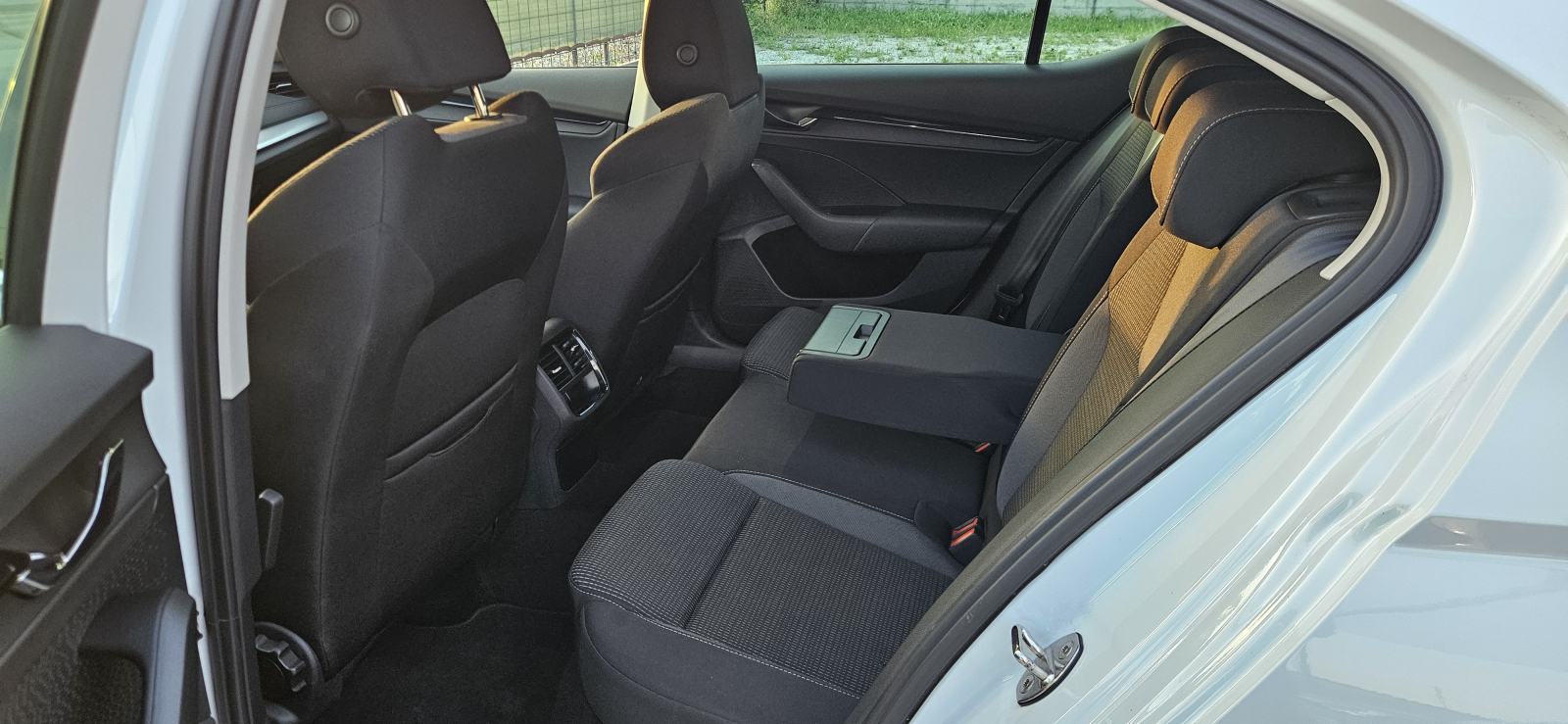 SKODA OKTAVIA 2.0 AUTOMATIK 110kWt * DSG * MATRIX * TOP, fotografija 12