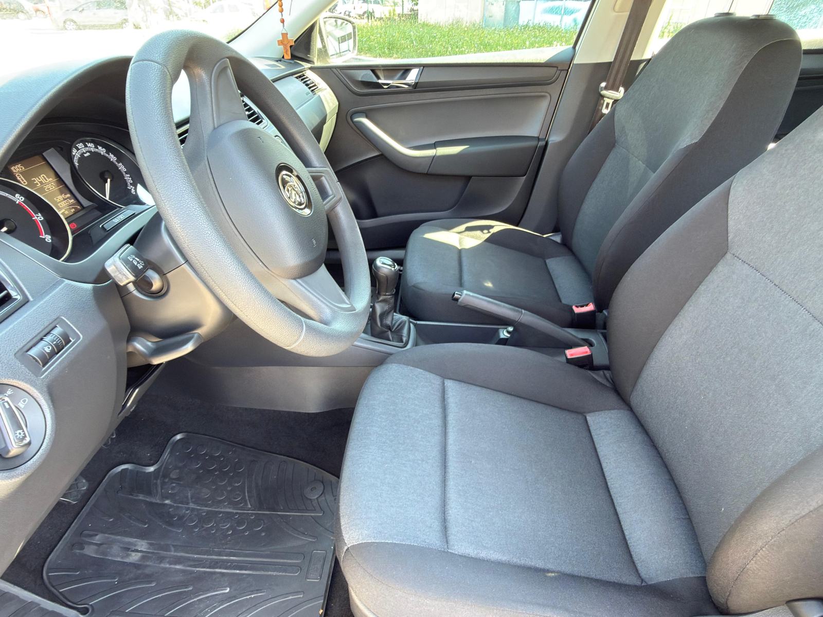Škoda Rapid 1,0 TSI, fotografija 11