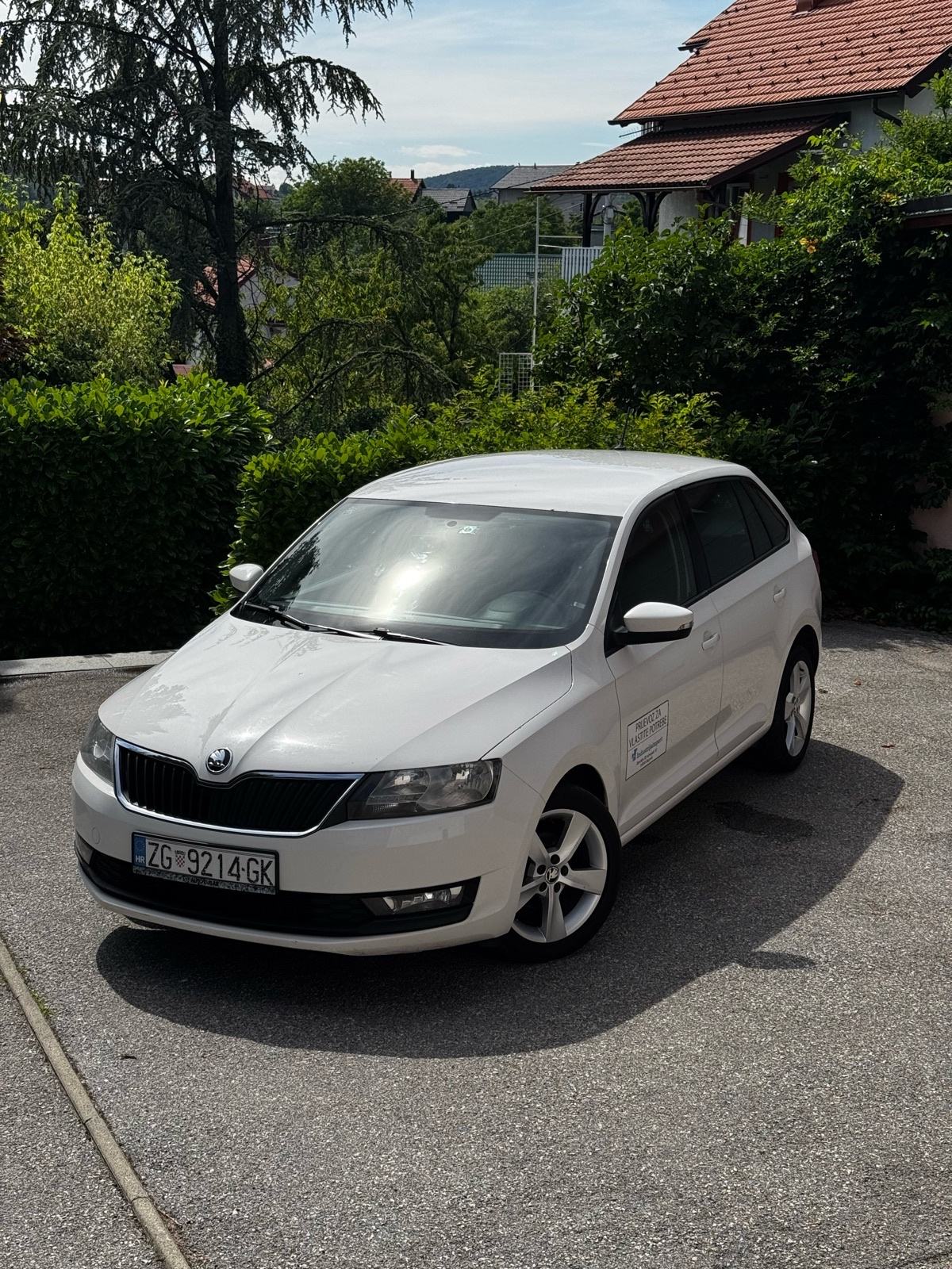 Škoda Rapid 1,0 TSI, fotografija 2