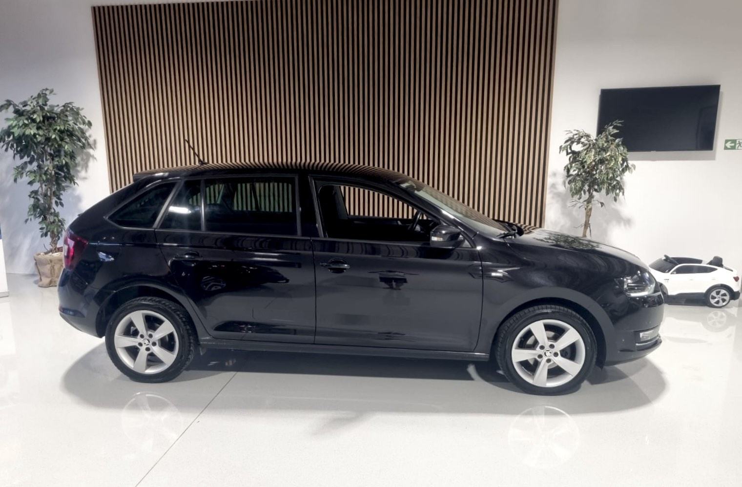 Škoda Rapid 1,4 TDI 2018.g. *LED - RADAR - TEMP - 12 MJ JAMSTVO*, fotografija 8
