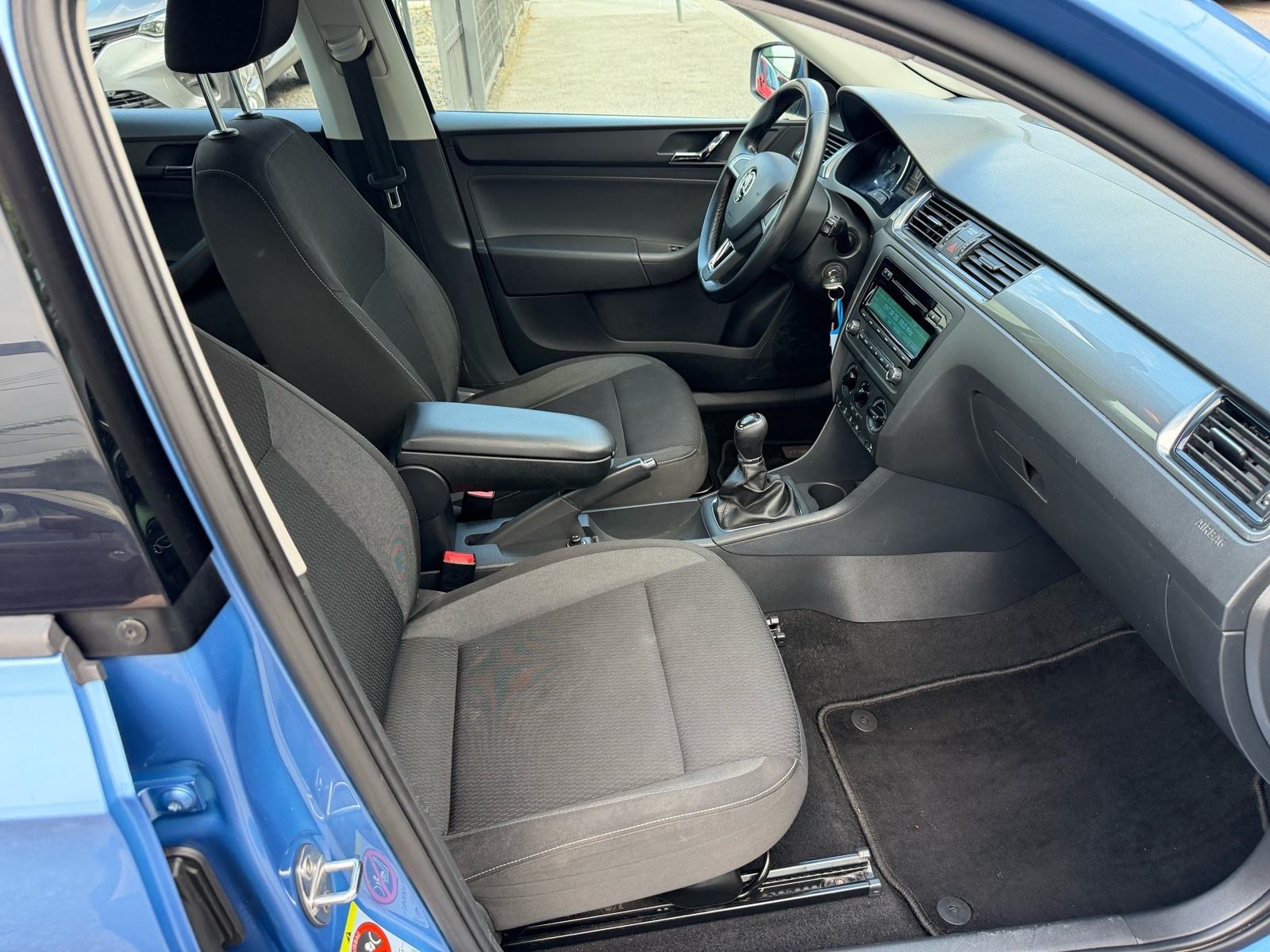 Škoda Rapid 1,6 TDI / REG 1 GOD !!, fotografija 11