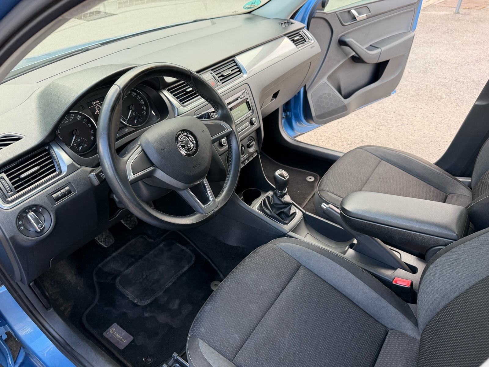 Škoda Rapid 1,6 TDI / REG 1 GOD !!, fotografija 12