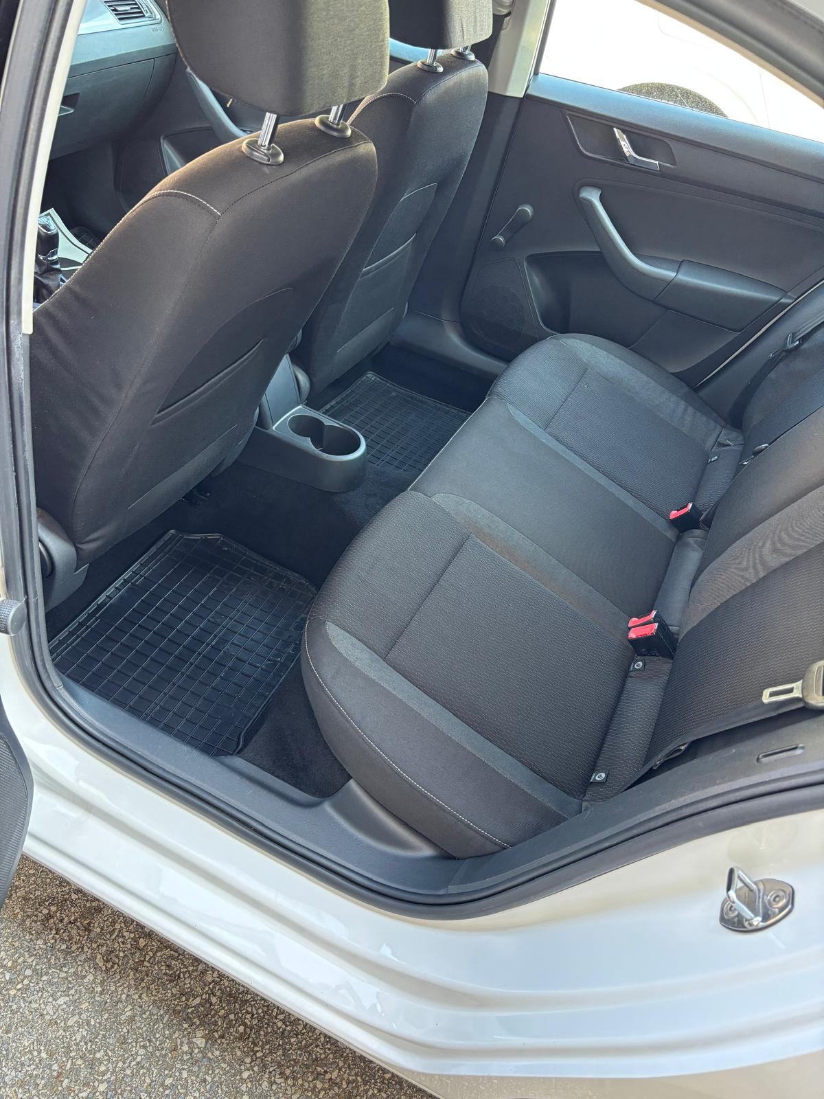 Škoda Rapid 1,6 TDI, fotografija 9