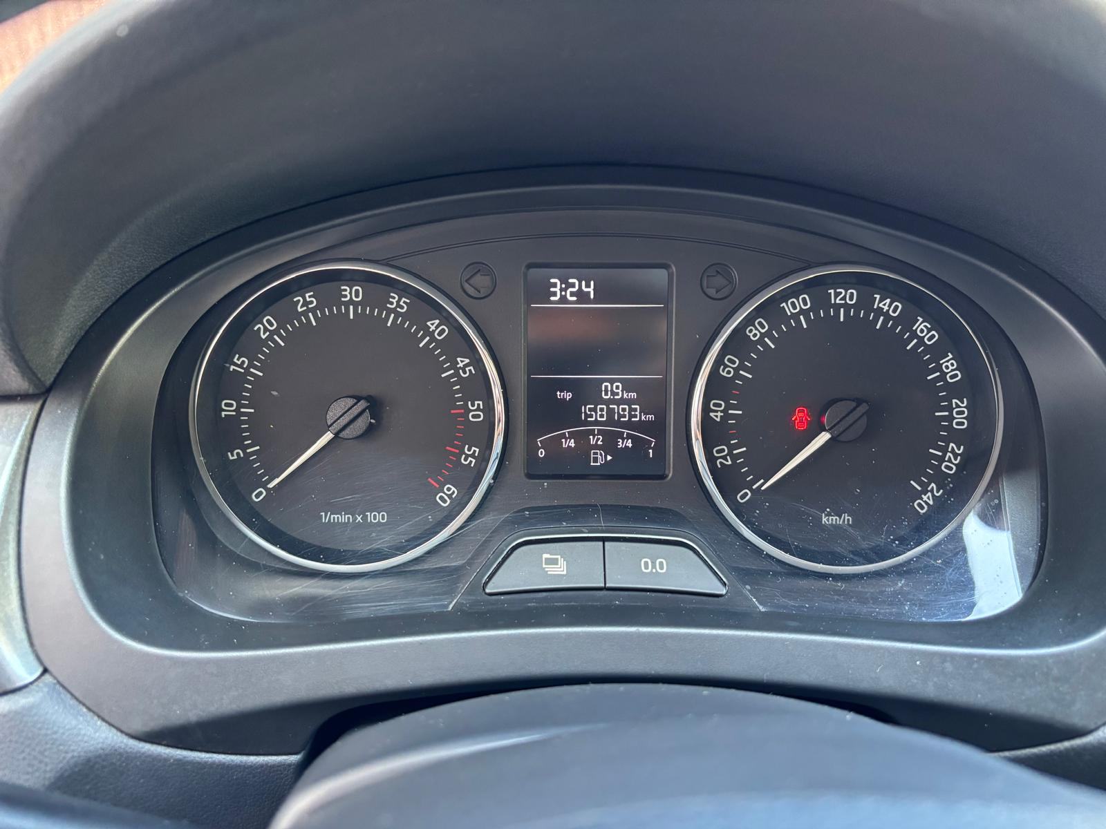 Škoda Rapid 1,6 TDI, fotografija 8