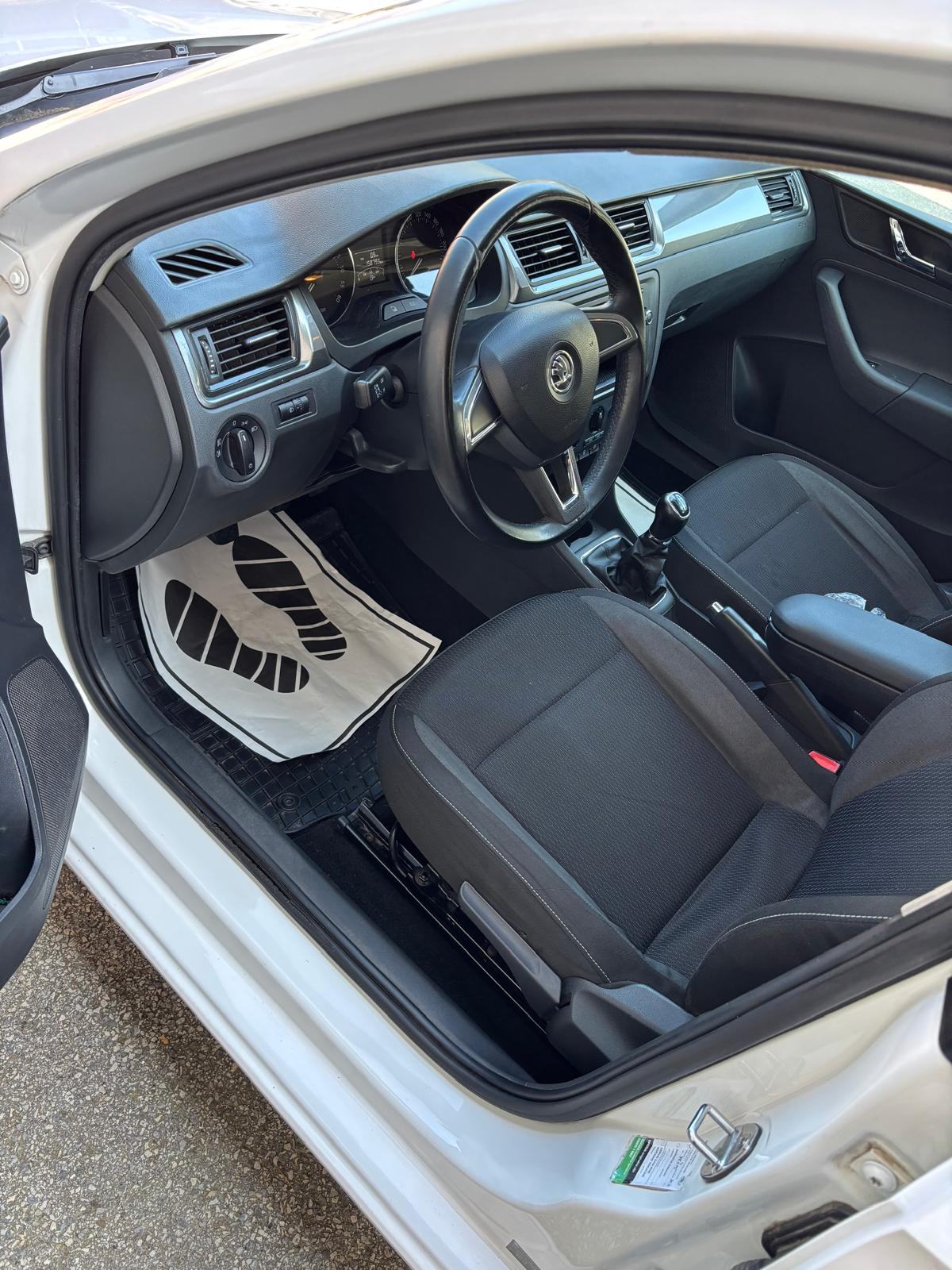 Škoda Rapid 1,6 TDI, fotografija 7