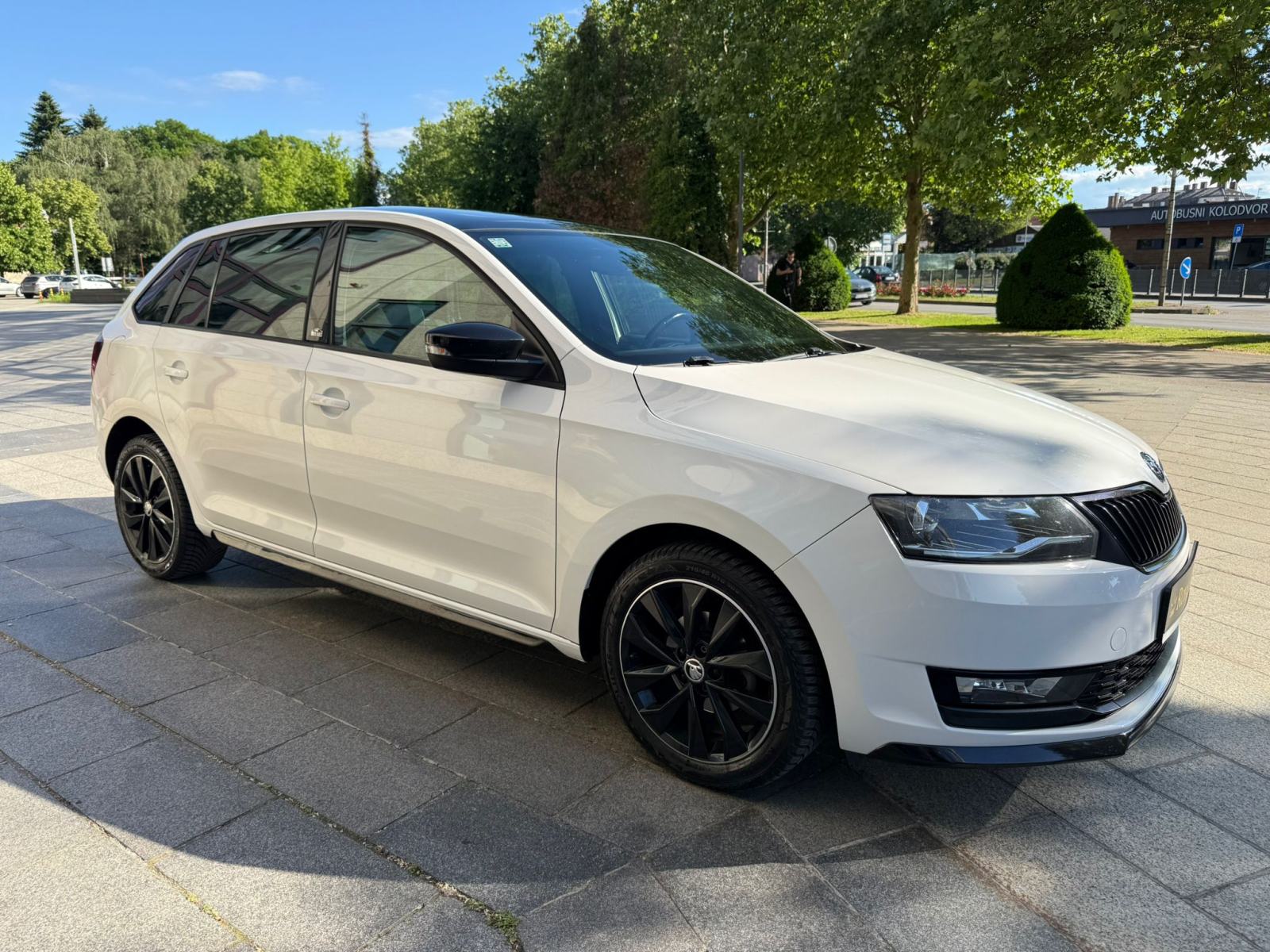 ŠKODA RAPID - 2017 GOD - 1.0 BENZIN - PANORAMA - REGAN! - KAO NOV, fotografija 4