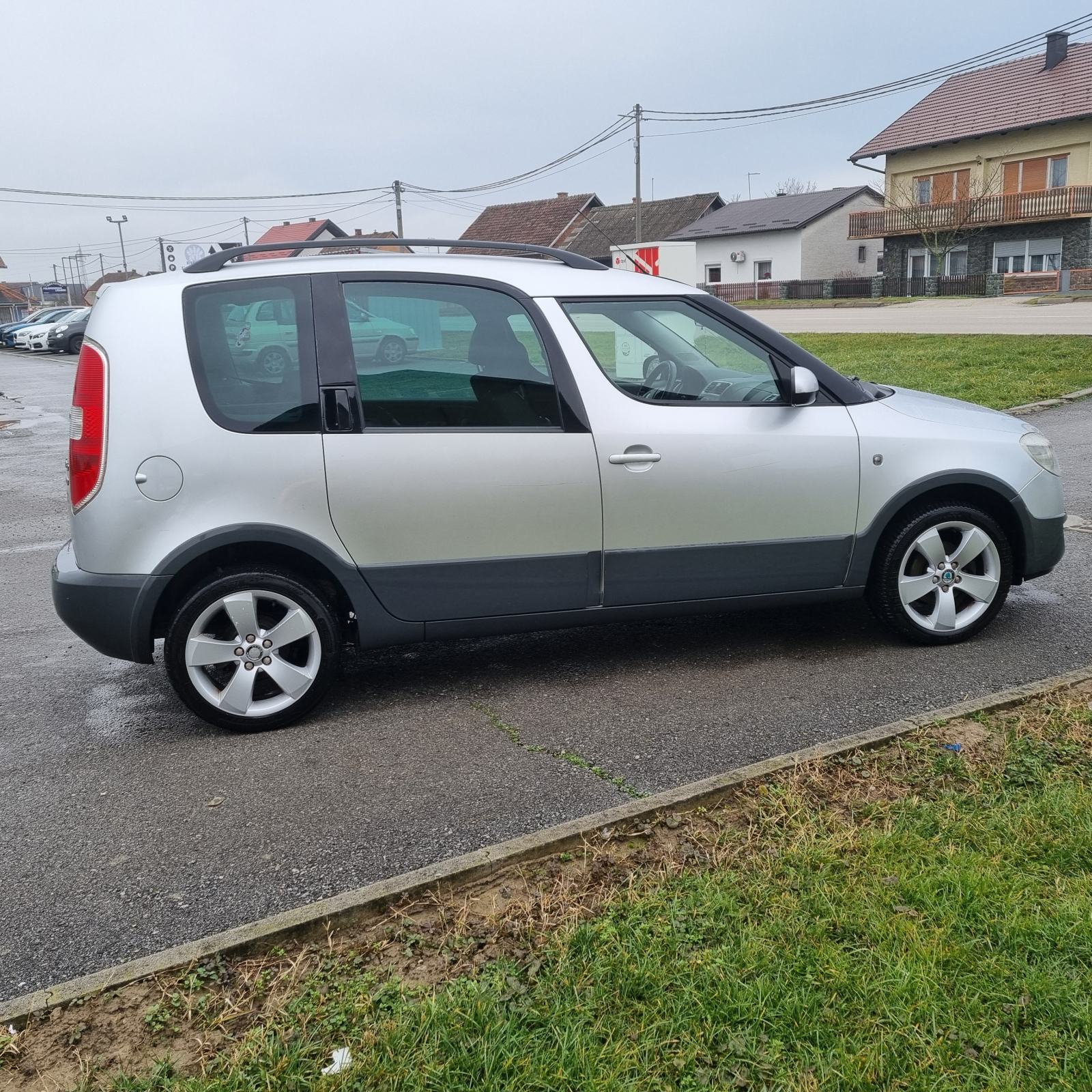 Škoda Roomster Scout 1,4 benz.Registrirana godinu dana, fotografija 2