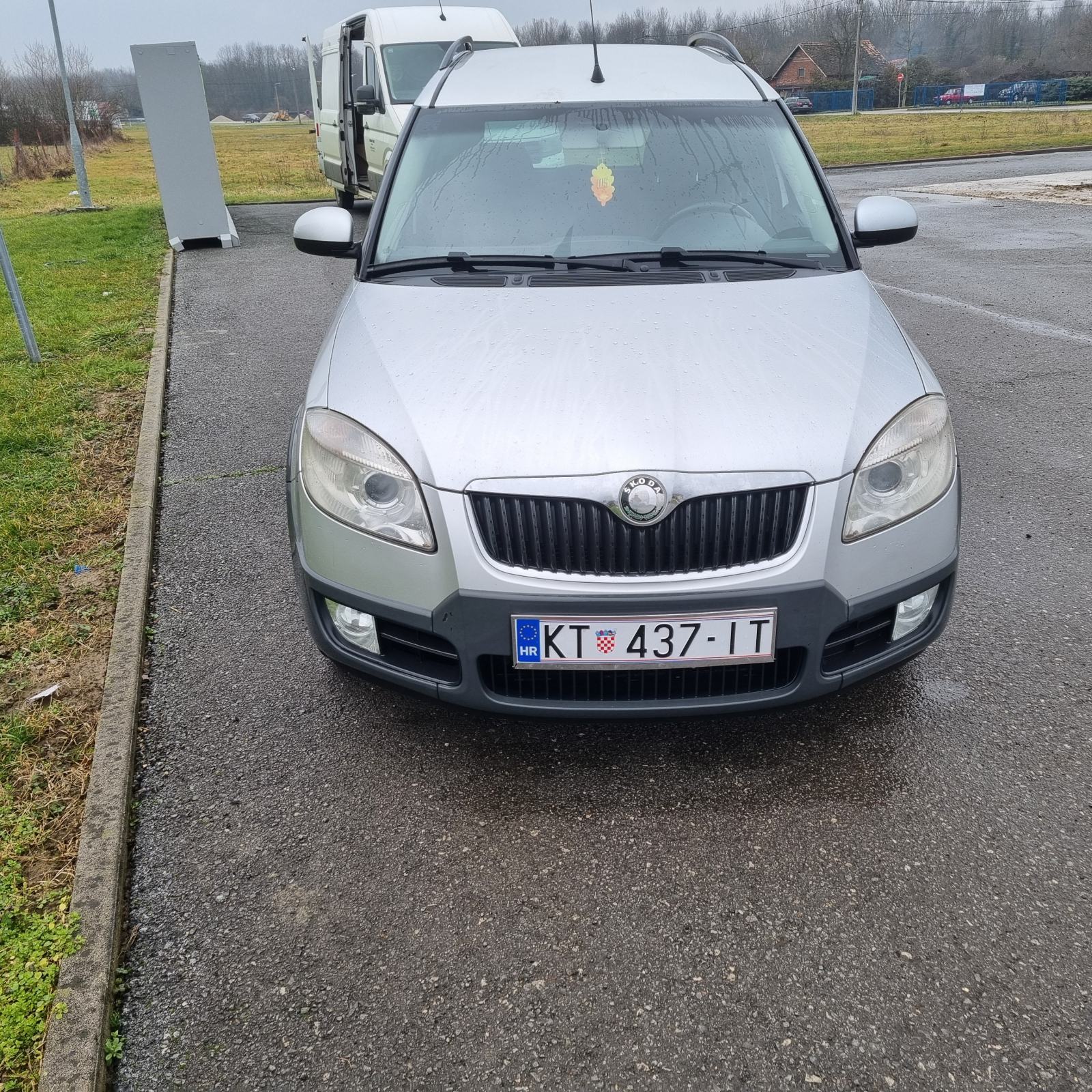 Škoda Roomster Scout 1,4 benz.Registrirana godinu dana, fotografija 4