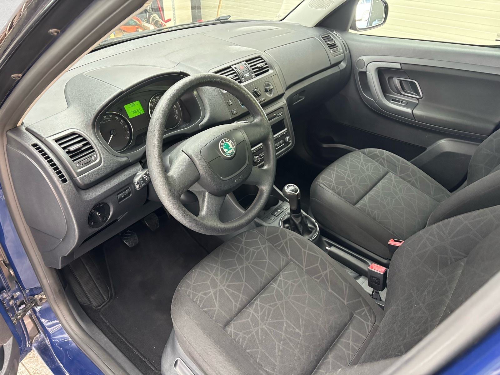 Škoda Roomster 1,6 TDI Family, Svi servisi!, fotografija 10