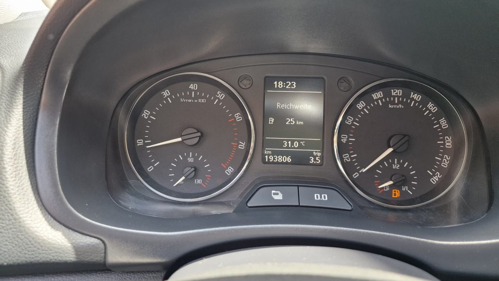 Škoda Roomster TSI SCOUT 4850 EURA; POKLON PUN TANK GORIVA, fotografija 20