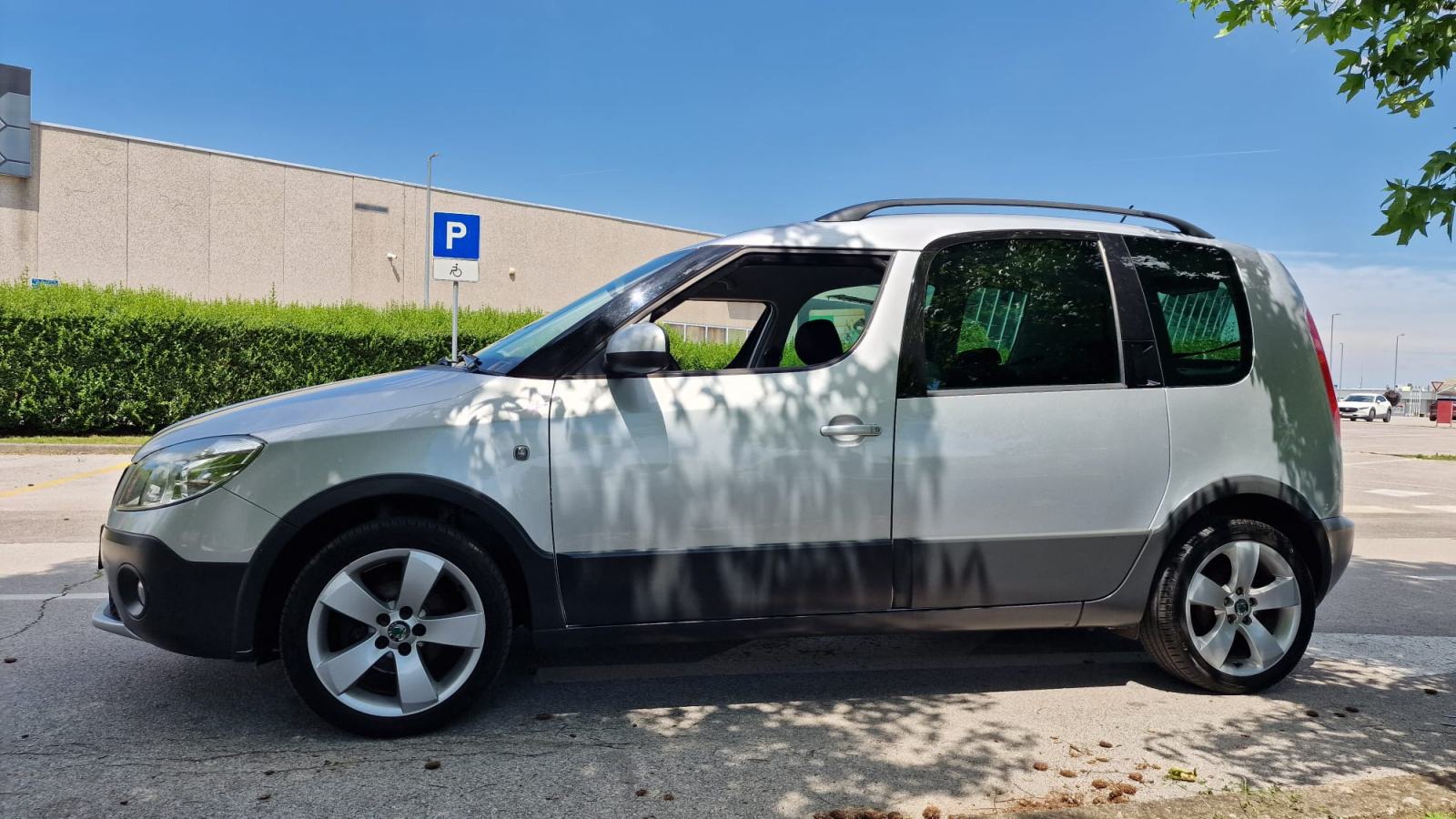 Škoda Roomster TSI SCOUT 4850 EURA; POKLON PUN TANK GORIVA, fotografija 5