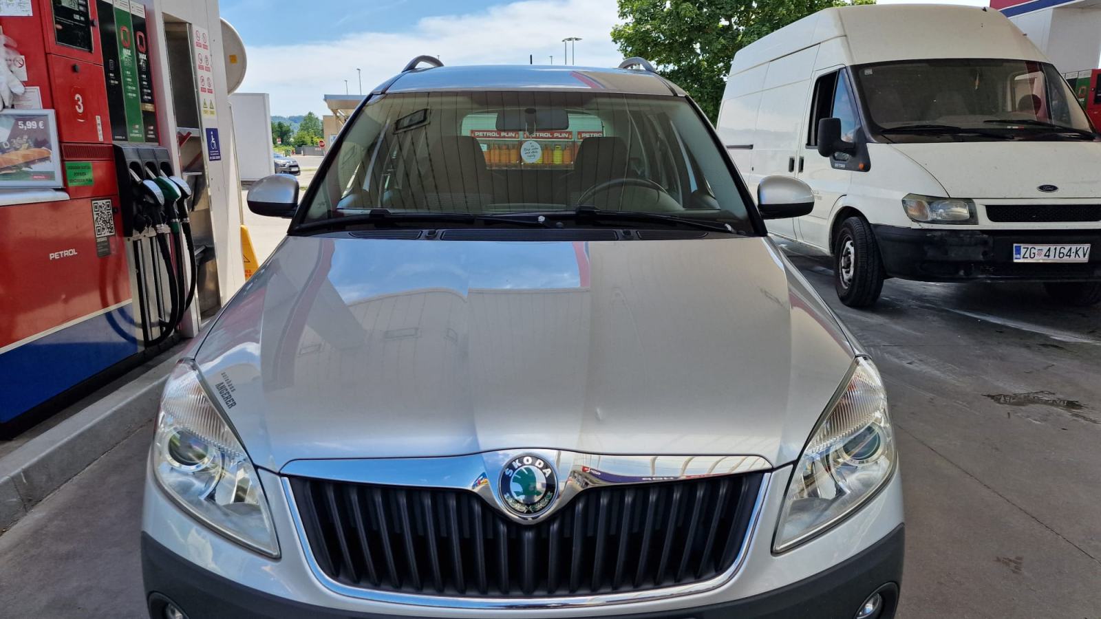 Škoda Roomster TSI SCOUT 4850 EURA; POKLON PUN TANK GORIVA, fotografija 4