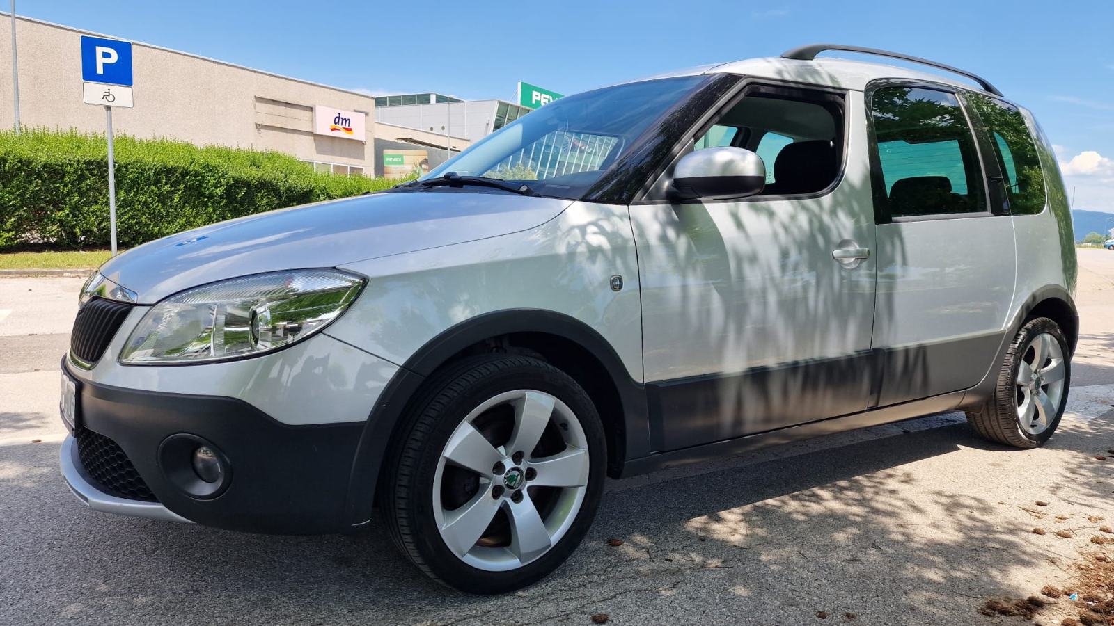 Škoda Roomster TSI SCOUT 4850 EURA; POKLON PUN TANK GORIVA, fotografija 3