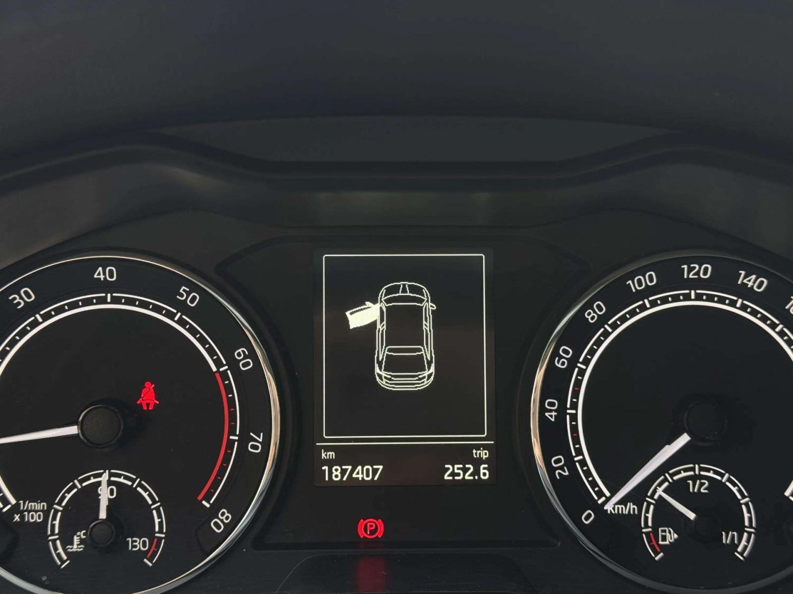 ŠKODA SCALA 1,0 TSI ++AMBITION++ SENZORI++ SERVISNA++, fotografija 7