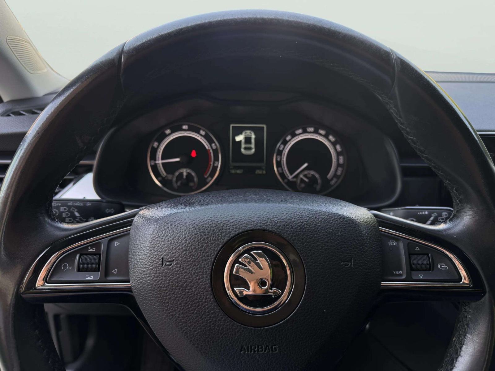 ŠKODA SCALA 1,0 TSI ++AMBITION++ SENZORI++ SERVISNA++, fotografija 8