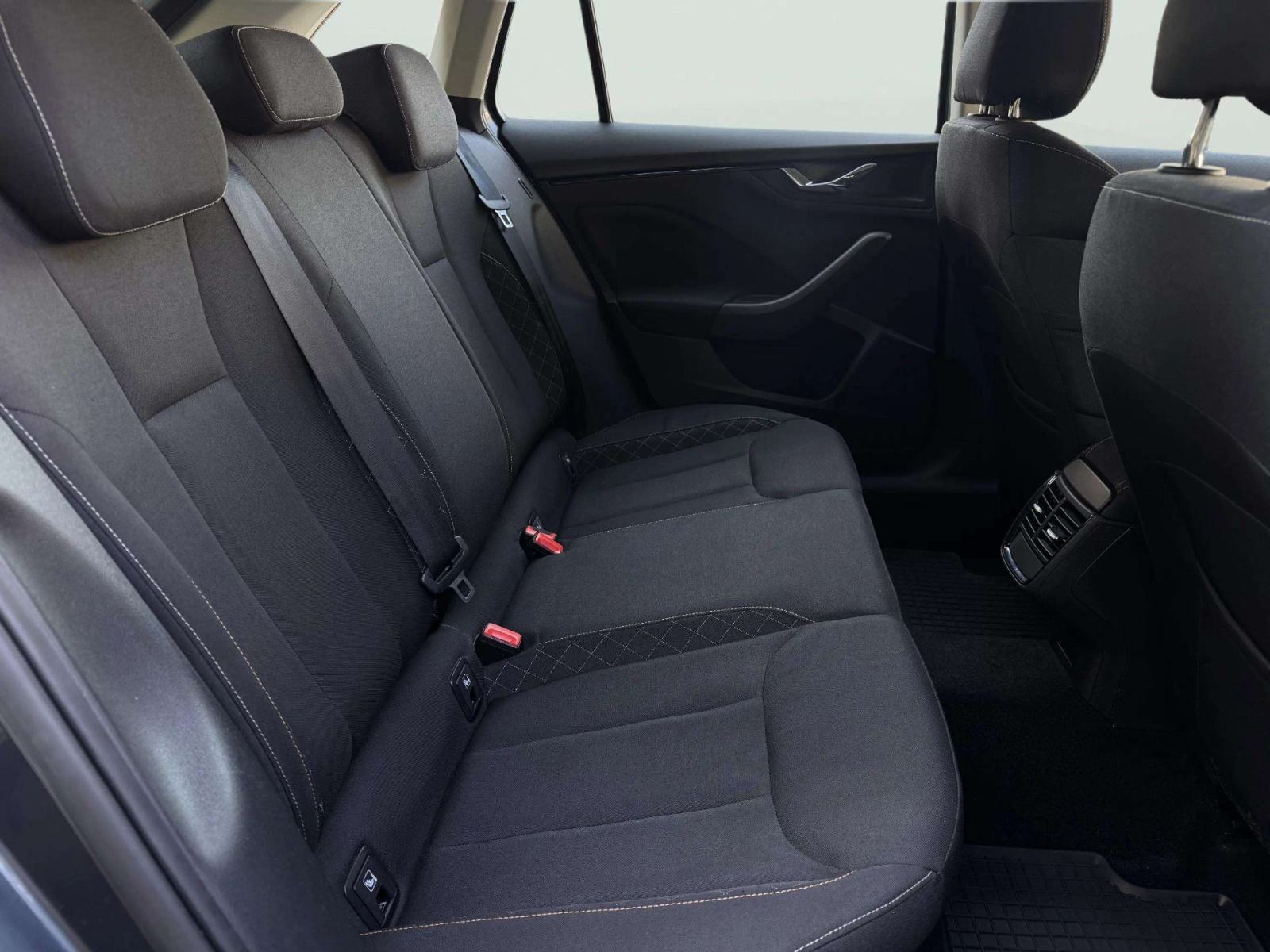 ŠKODA SCALA 1,0 TSI ++AMBITION++ SENZORI++ SERVISNA++, fotografija 9