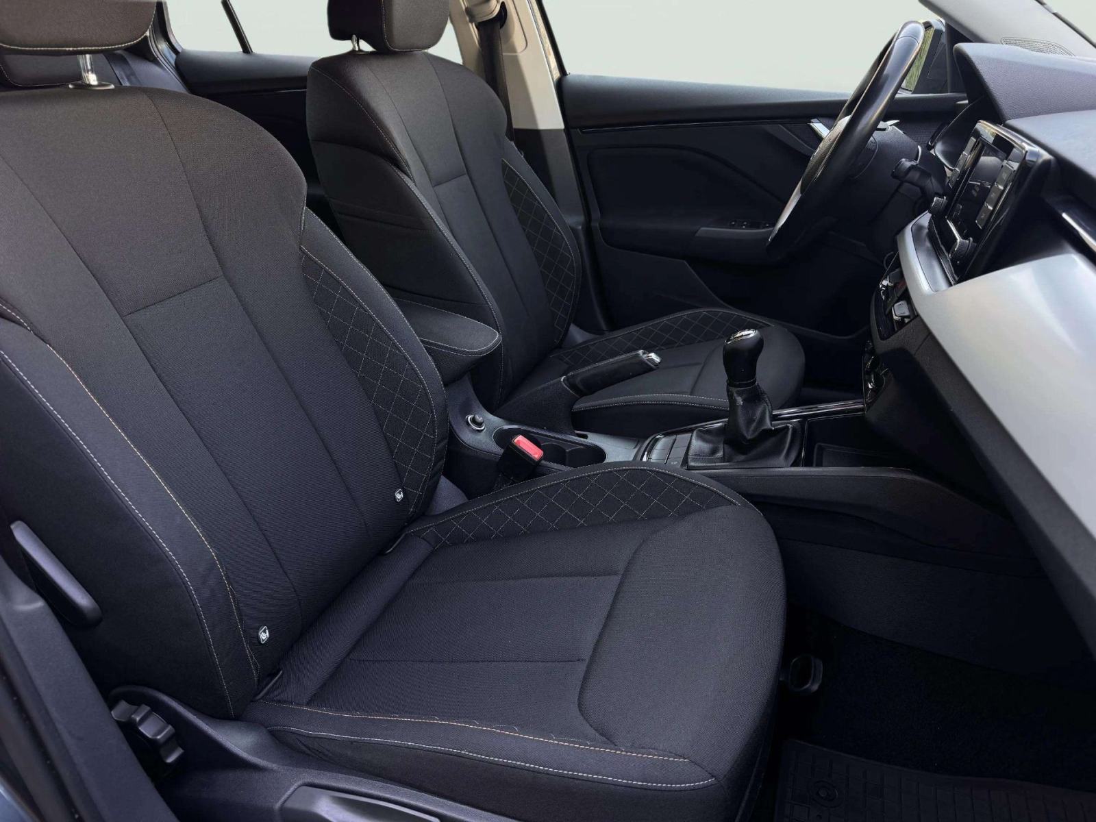 ŠKODA SCALA 1,0 TSI ++AMBITION++ SENZORI++ SERVISNA++, fotografija 10
