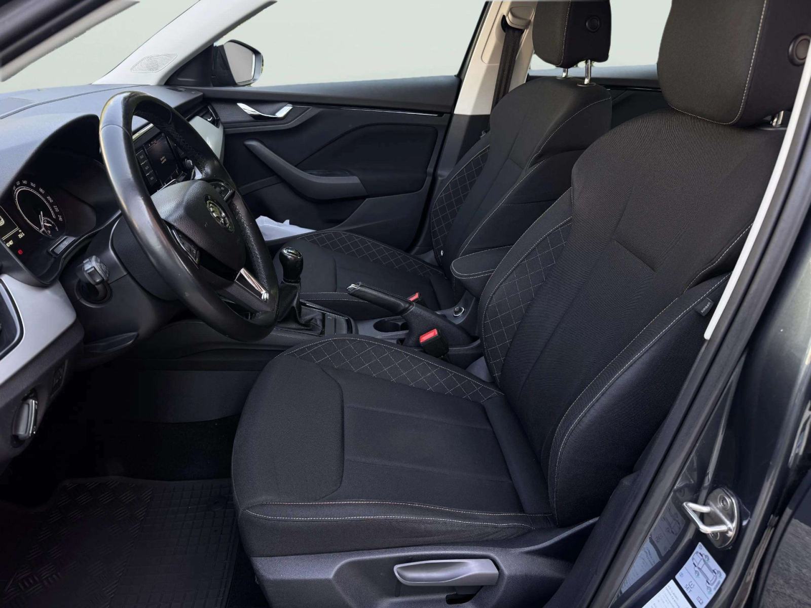 ŠKODA SCALA 1,0 TSI ++AMBITION++ SENZORI++ SERVISNA++, fotografija 11