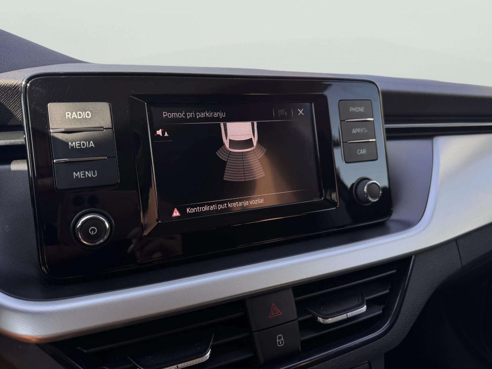 ŠKODA SCALA 1,0 TSI ++AMBITION++ SENZORI++ SERVISNA++, fotografija 14