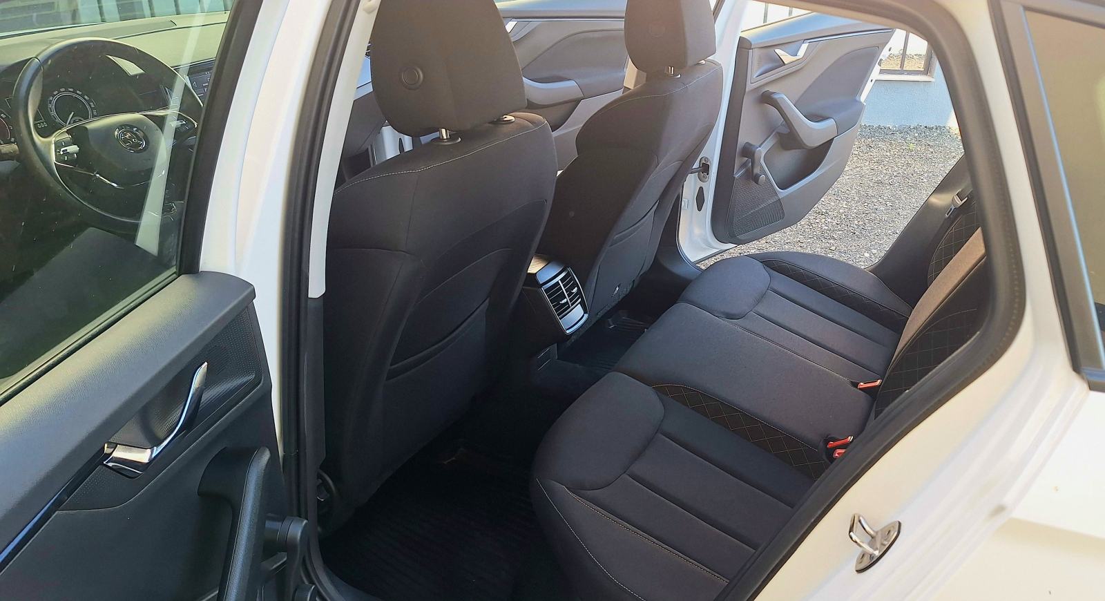 Škoda Scala 1,0 TSI Style - KAMERA, LED, DAB, PDC, TEMPOMAT, fotografija 14