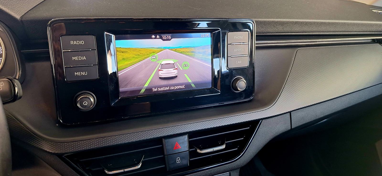 Škoda Scala 1,0 TSI Style - KAMERA, LED, DAB, PDC, TEMPOMAT, fotografija 17
