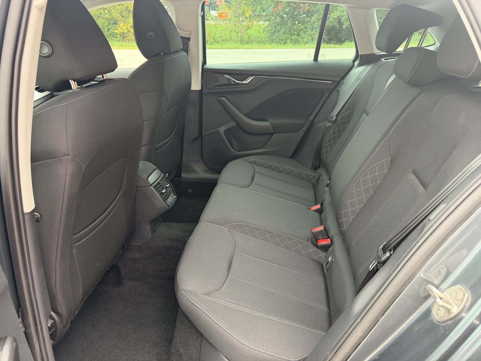 Škoda Scala 1,6TDI-VIRTUAL-NAVI-LED-ALU-2XPDC-TEMPOMAT-SERVISIRANA-, fotografija 10