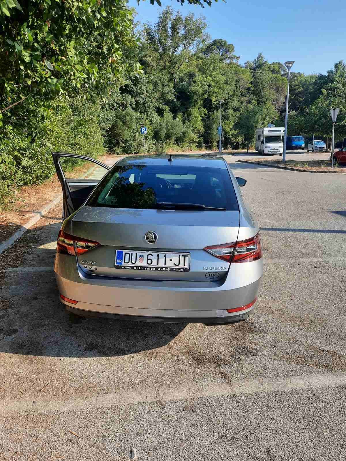 Škoda Superb 1,6 TDI DSG automatic na ime kupca, fotografija 3