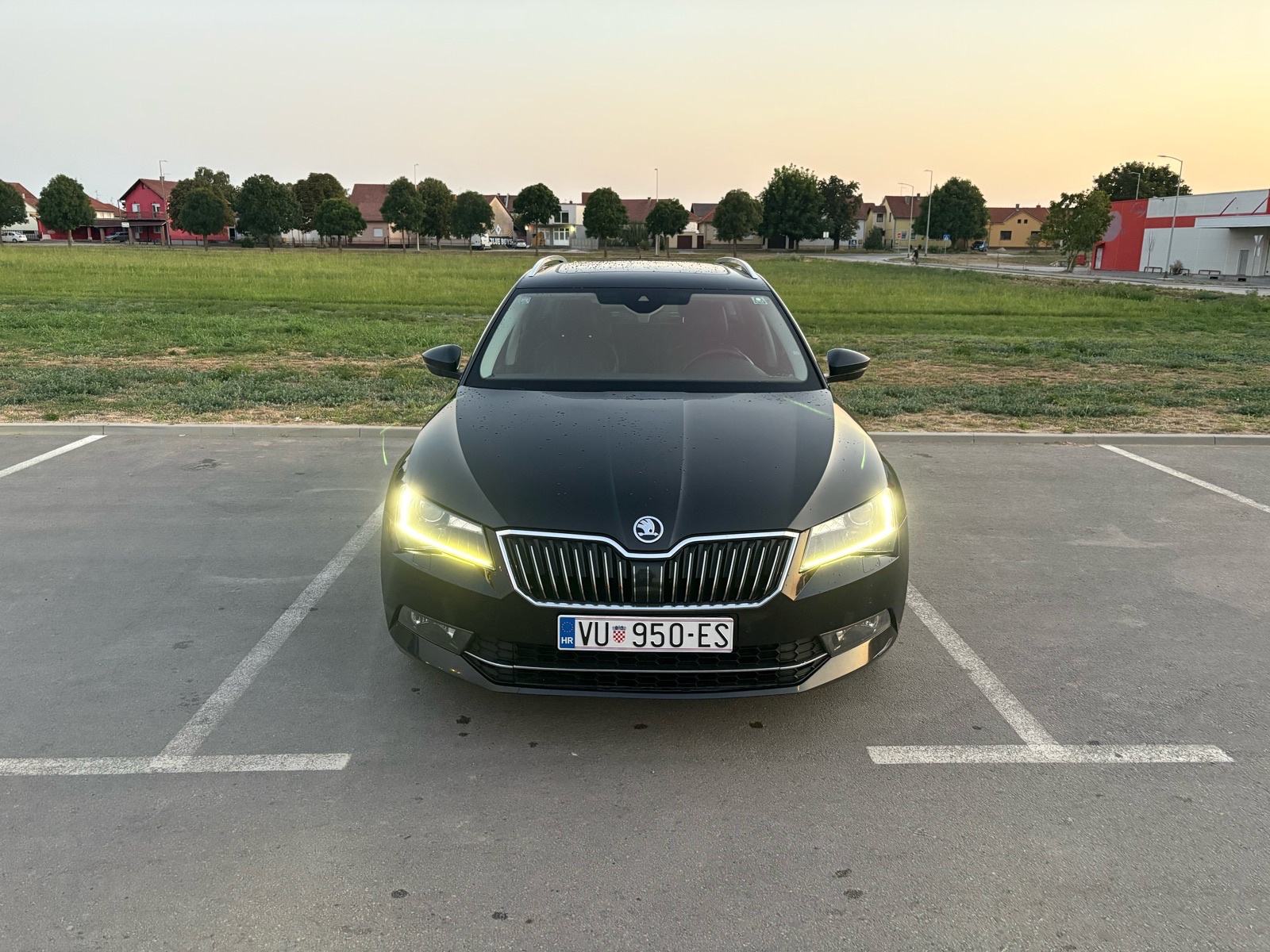 Škoda Superb 1,6 TDI DSG automatik, pogled izvana - slika 1
