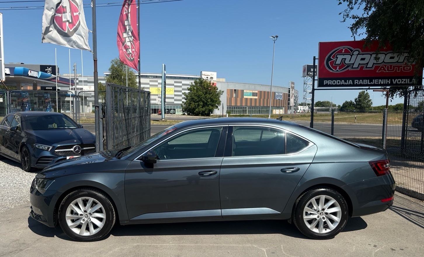 Škoda Superb 1,6 TDI DSG REG:02/2027 - NAVI - KLIMA - AUTOKREDIT, fotografija 3