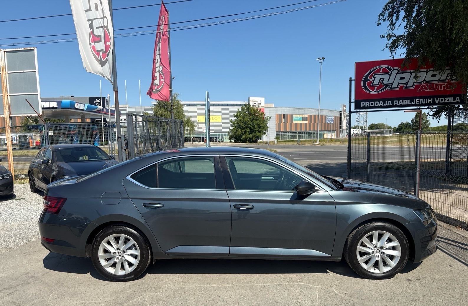 Škoda Superb 1,6 TDI DSG REG:02/2027 - NAVI - KLIMA - AUTOKREDIT, fotografija 7