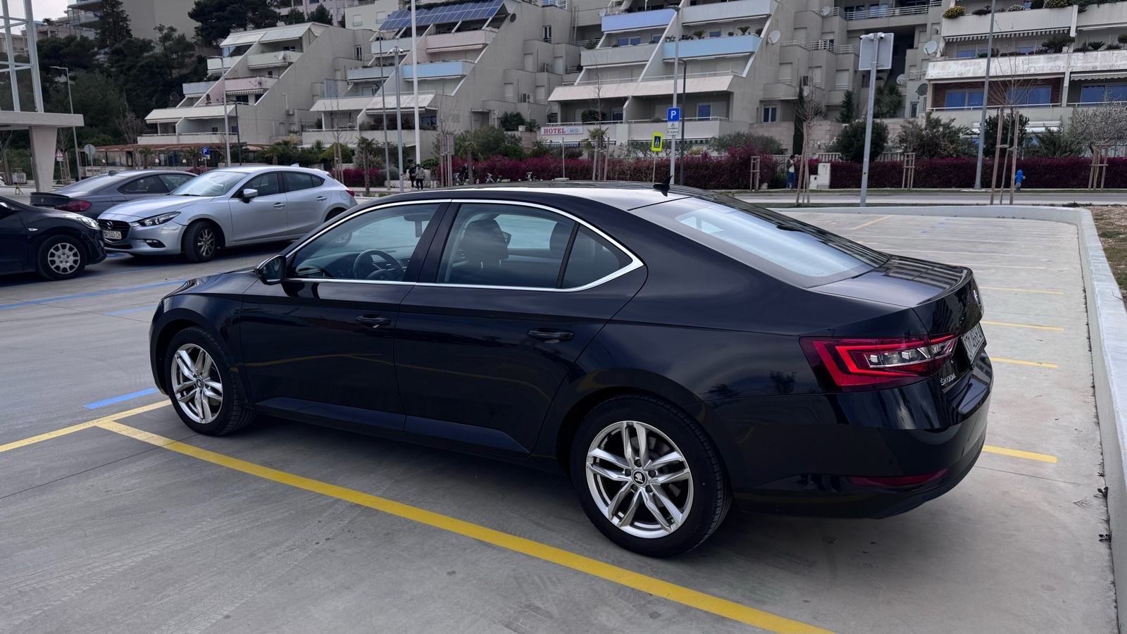 Škoda Superb 1,6 TDI, fotografija 4